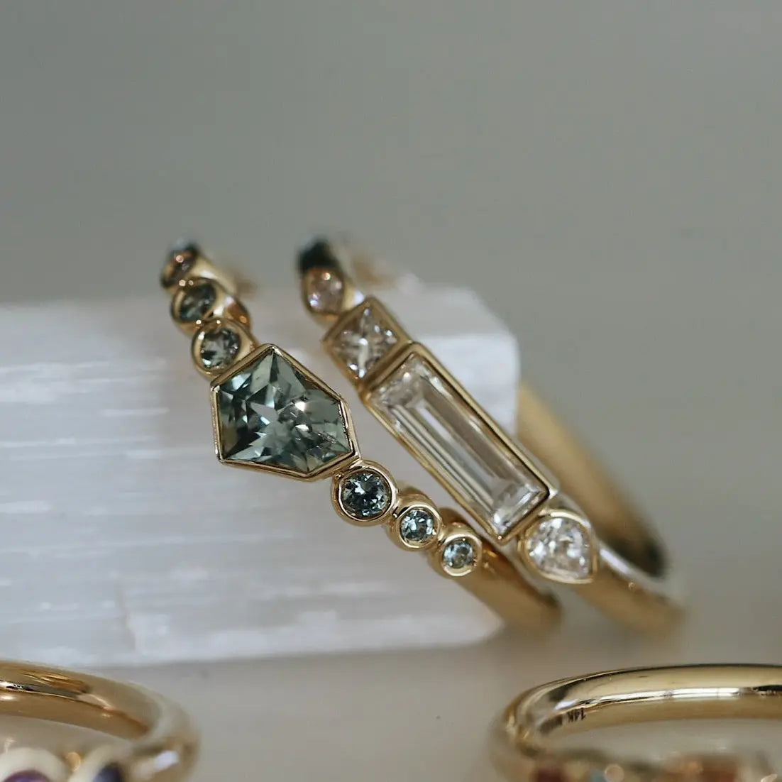 0.38ct Montana Sapphire Shield Wave Band - Image 2