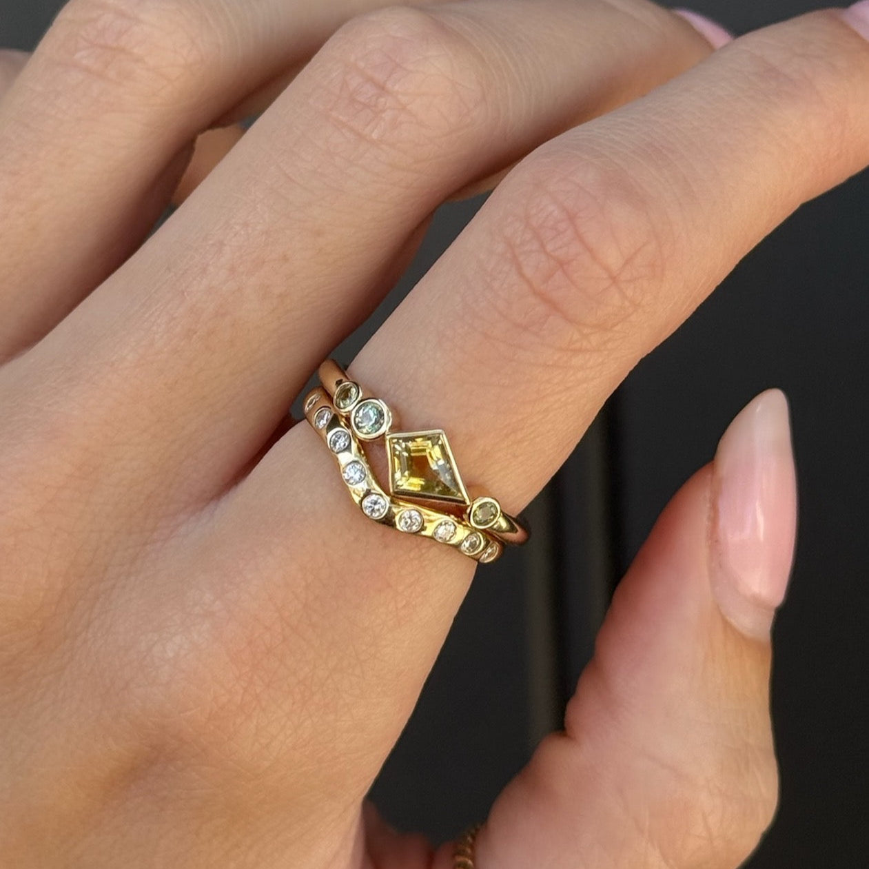 0.57ct Montana Sapphire Kite Linear Band - Image 4