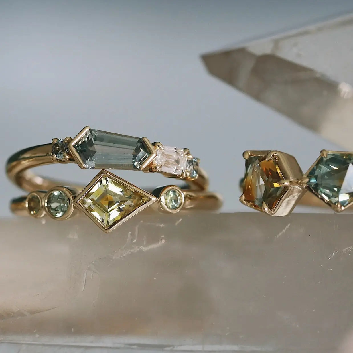 0.57ct Montana Sapphire Kite Linear Band - Image 2