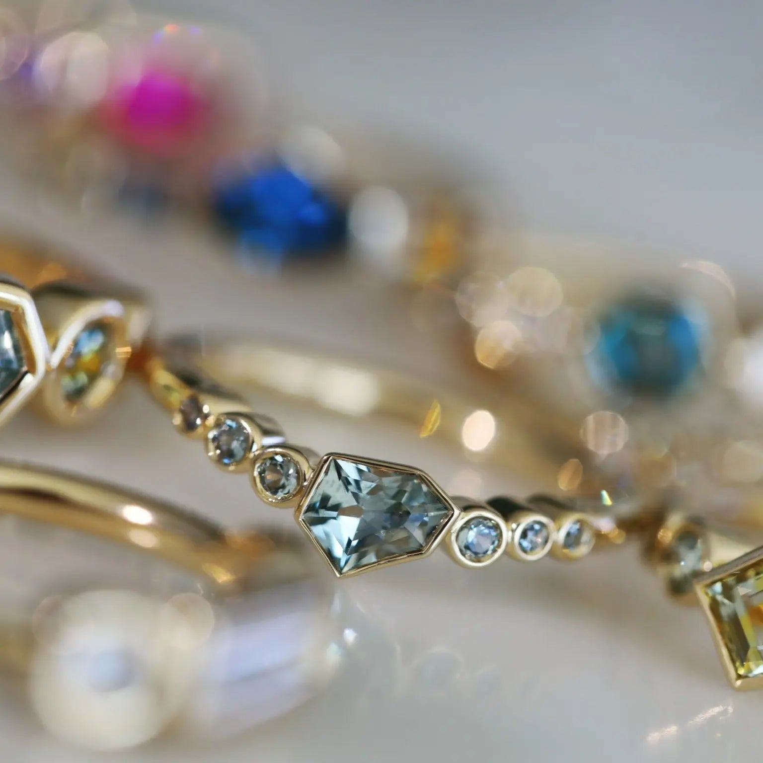 0.38ct Montana Sapphire Shield Wave Band - Image 4