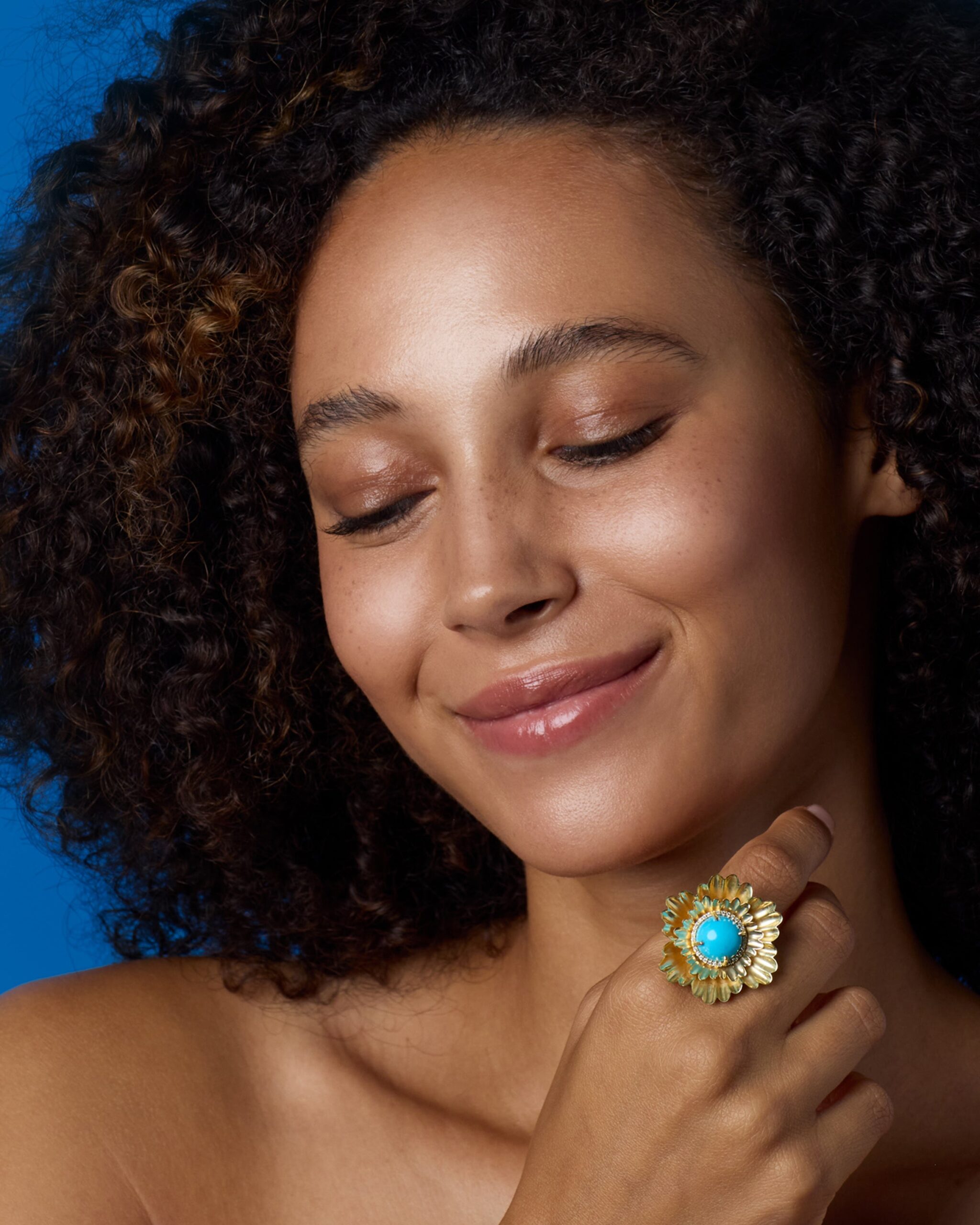 Pavé Medium Golden Blossom Super Bloom Ring - Image 2