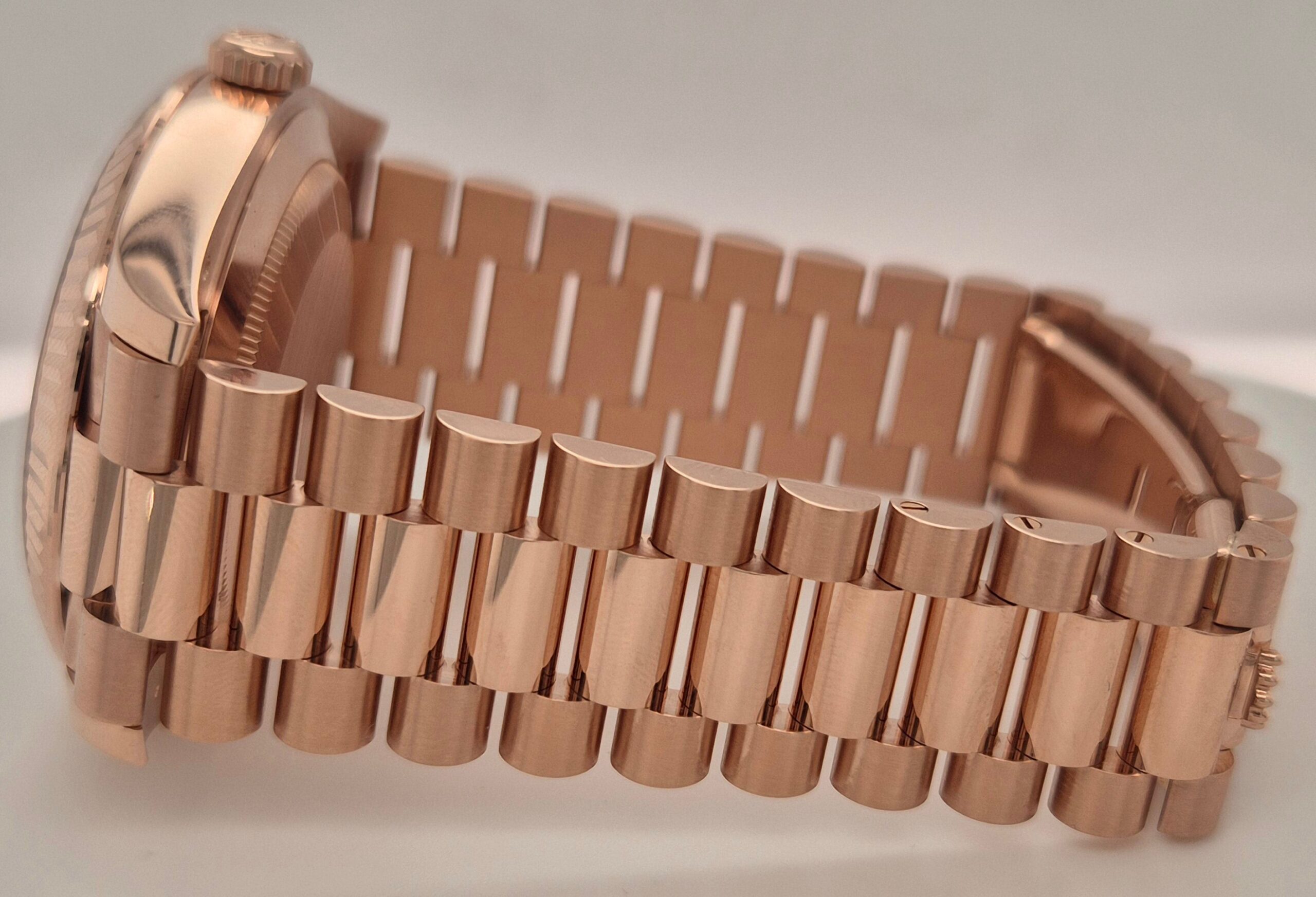 Rolex Day-Date 40 Olive Green Roman Everose Gold 228235 60th Anniversary | 2022 | 40mm - Image 3