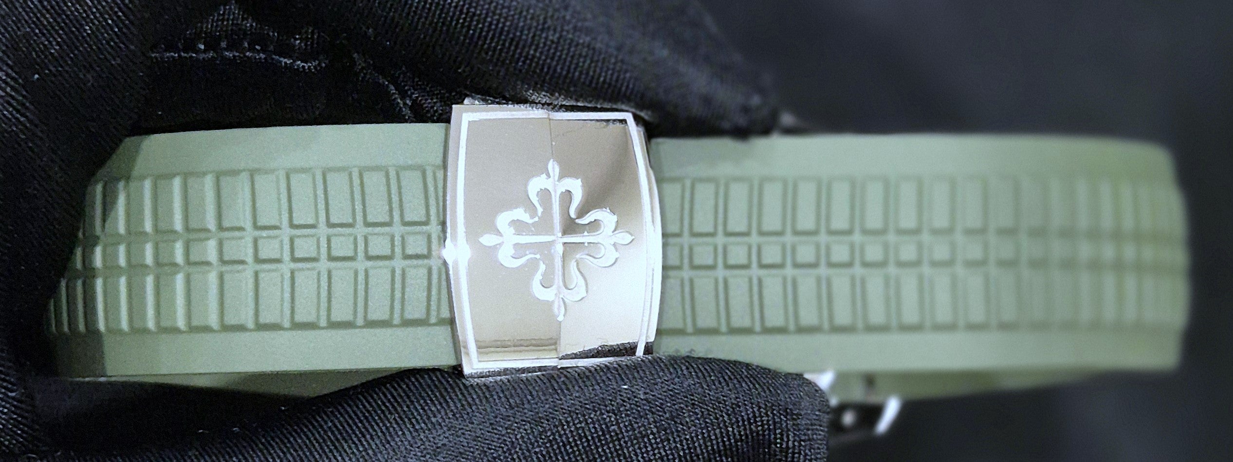 Patek Philippe Aquanaut Green White Gold 5168G-010 | 2024 | 42.2 mm - Image 7