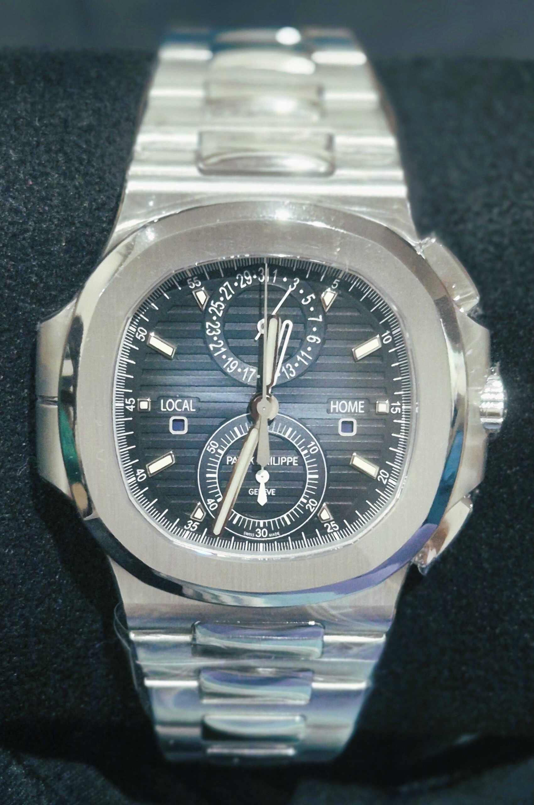 Patek Philippe Nautilus Sunburst Blue Dial Stainless Steel Q4 5990/1A-011 | 2025 | 40.5mm