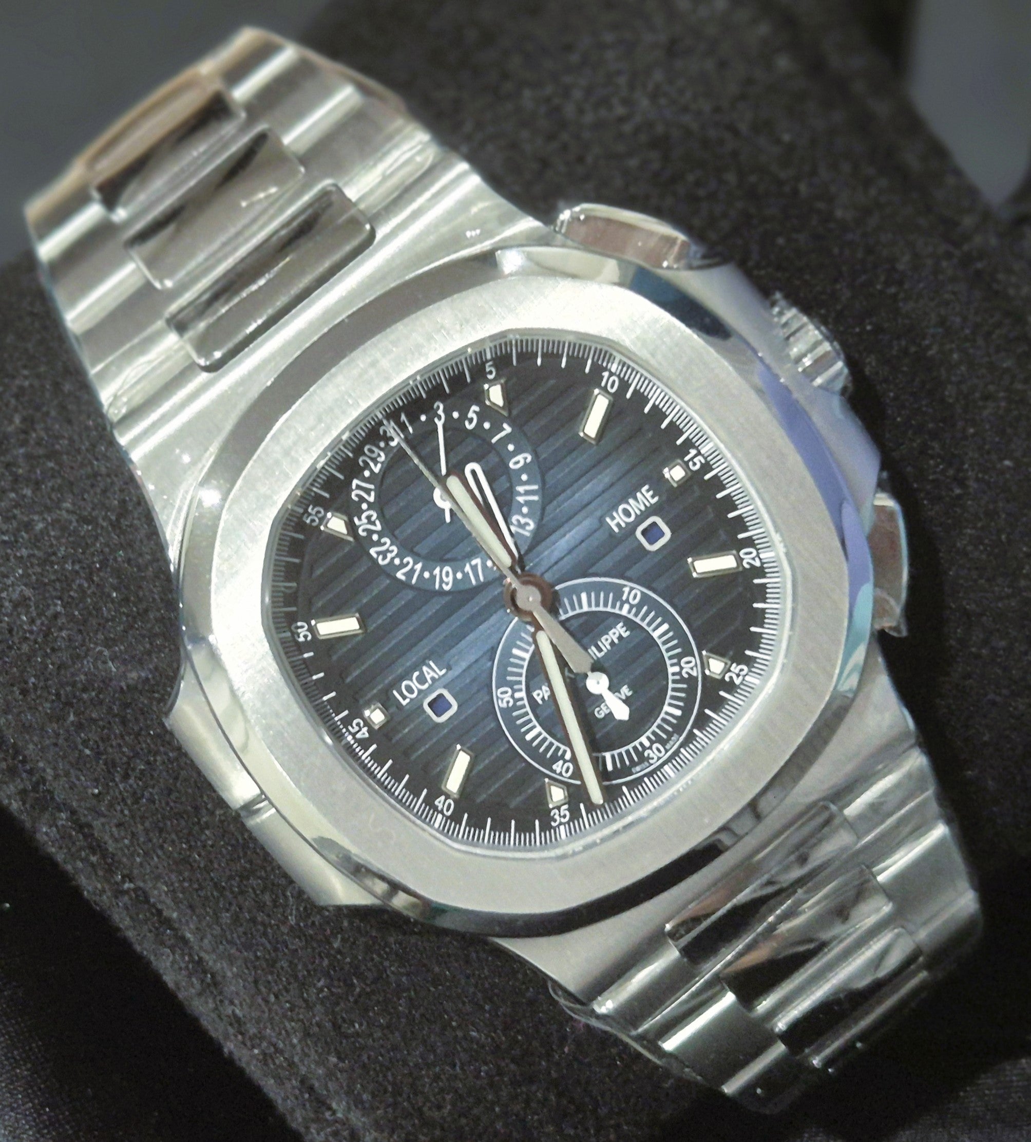 Patek Philippe Nautilus Sunburst Blue Dial Stainless Steel Q4 5990/1A-011 | 2025 | 40.5mm - Image 2