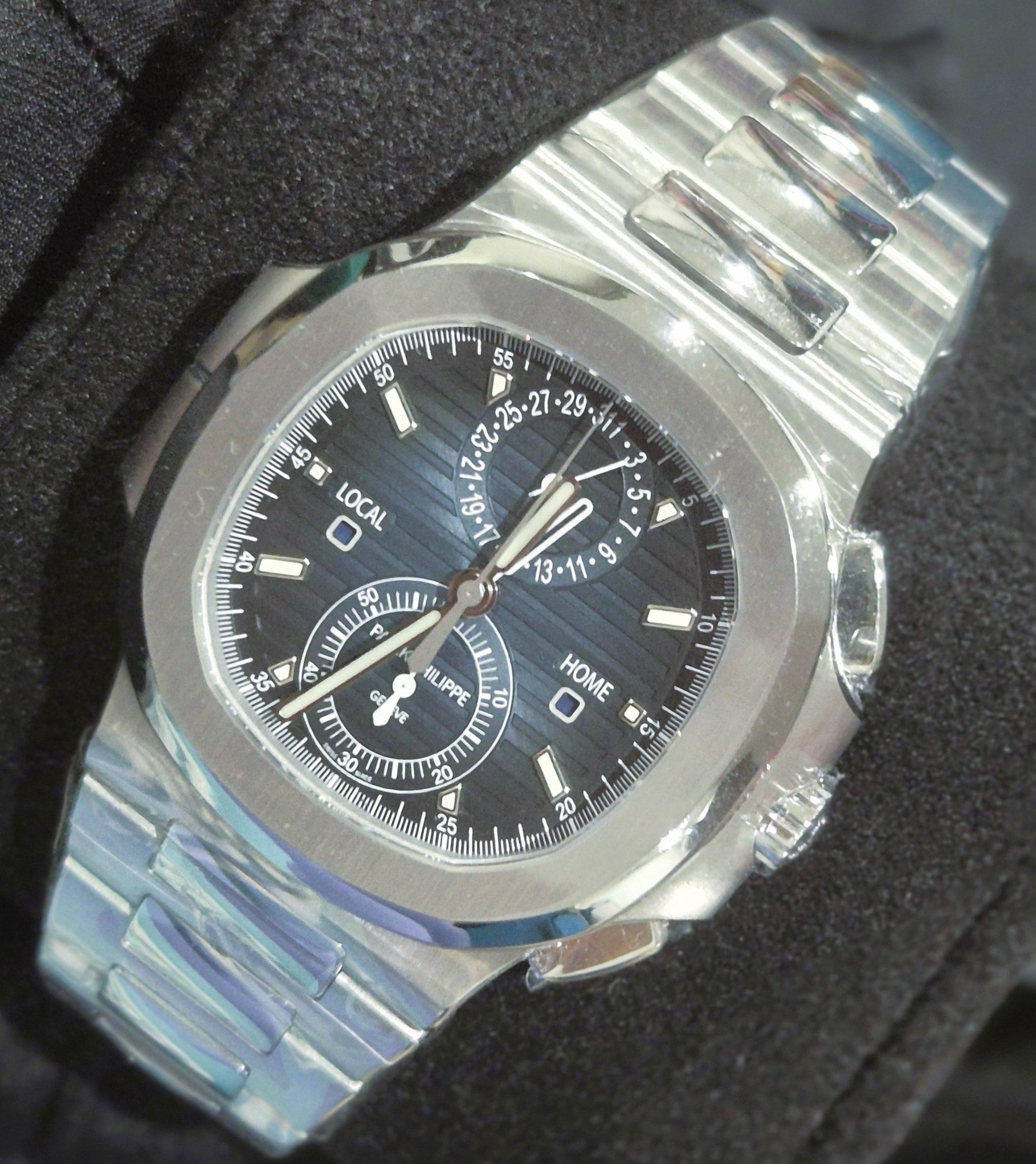 Patek Philippe Nautilus Sunburst Blue Dial Stainless Steel Q4 5990/1A-011 | 2025 | 40.5mm - Image 3