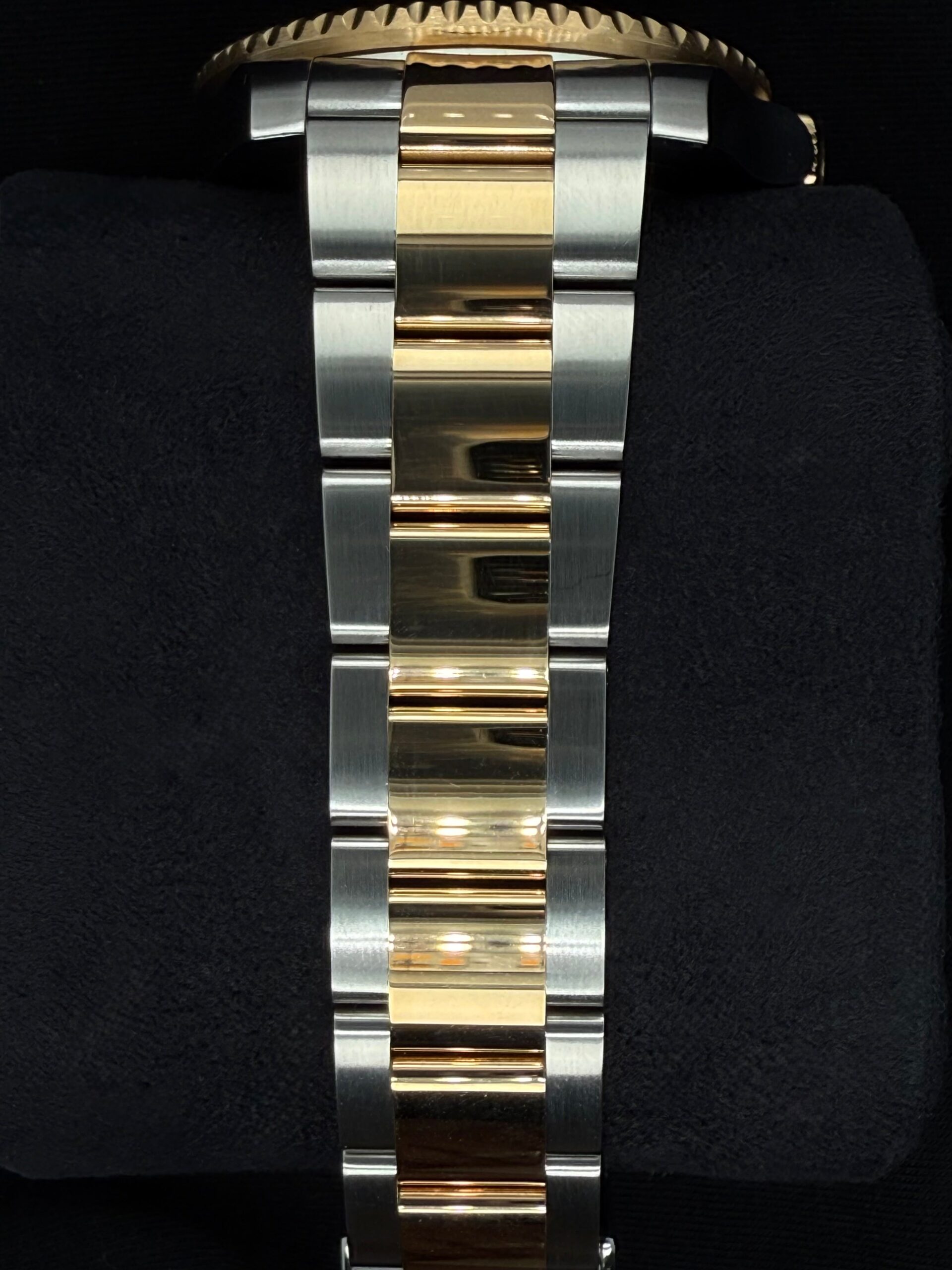 Rolex GMT-Master II Two Tone Yellow Gold Black Dial Green Arrow Hand 116713LN | 2016 | 40mm - Image 5