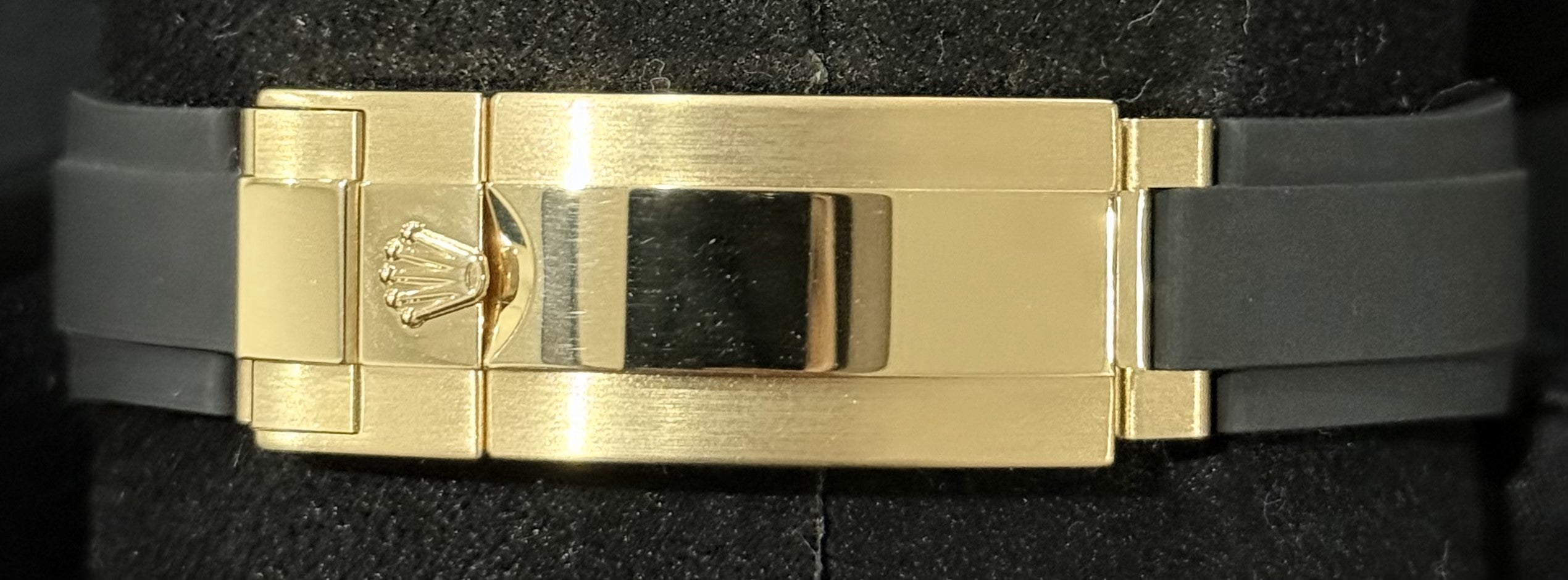 Rolex Cosmograph Daytona Yellow Gold 'Pikachu' Gold Dial with Black Sub-Dials Oysterflex 126518LN | 2025 | 40mm - Image 6