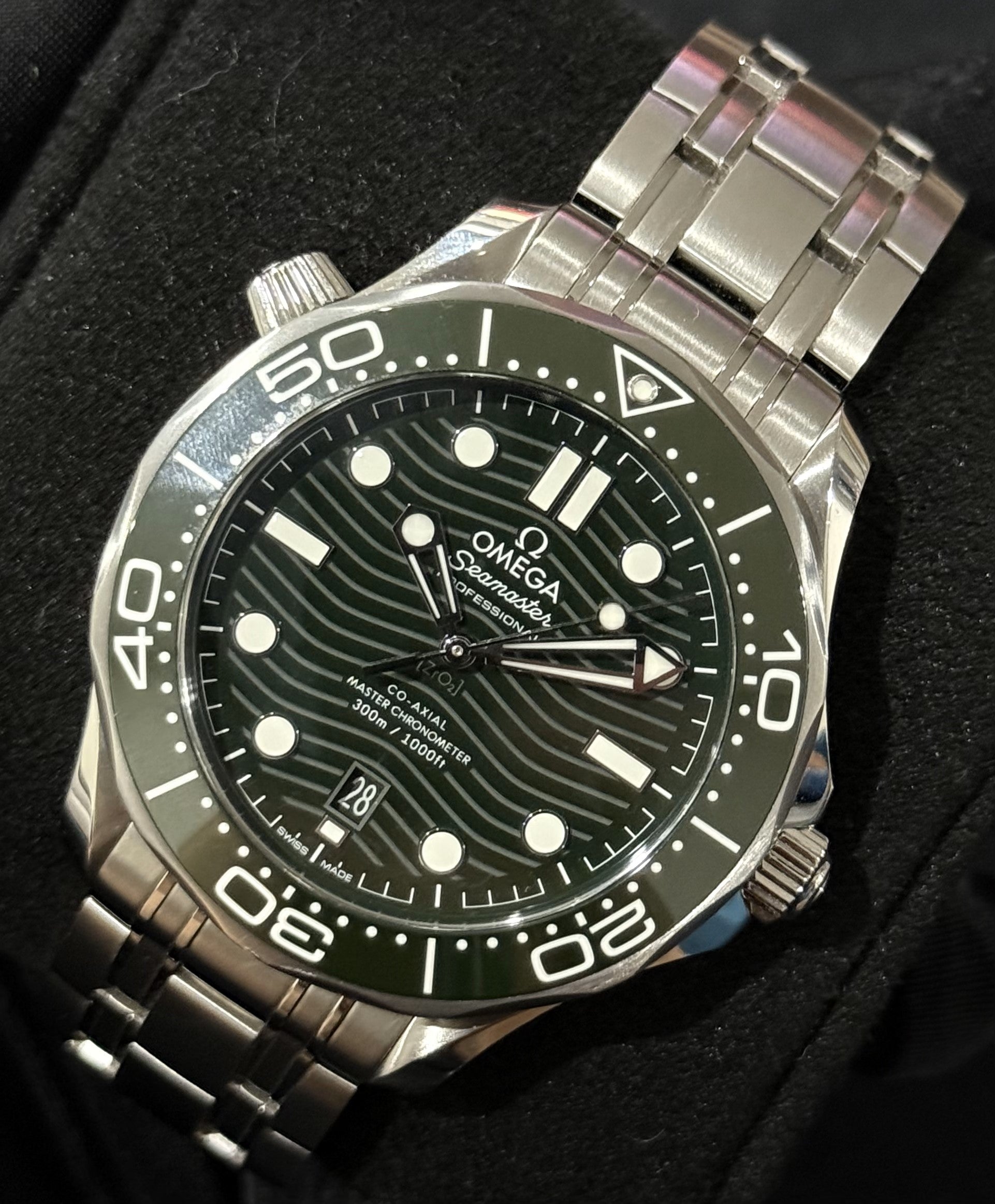 Omega Seamaster Diver 300m Green Dial 210.30.42.20.10.001 | 2022 | 42mm - Image 2