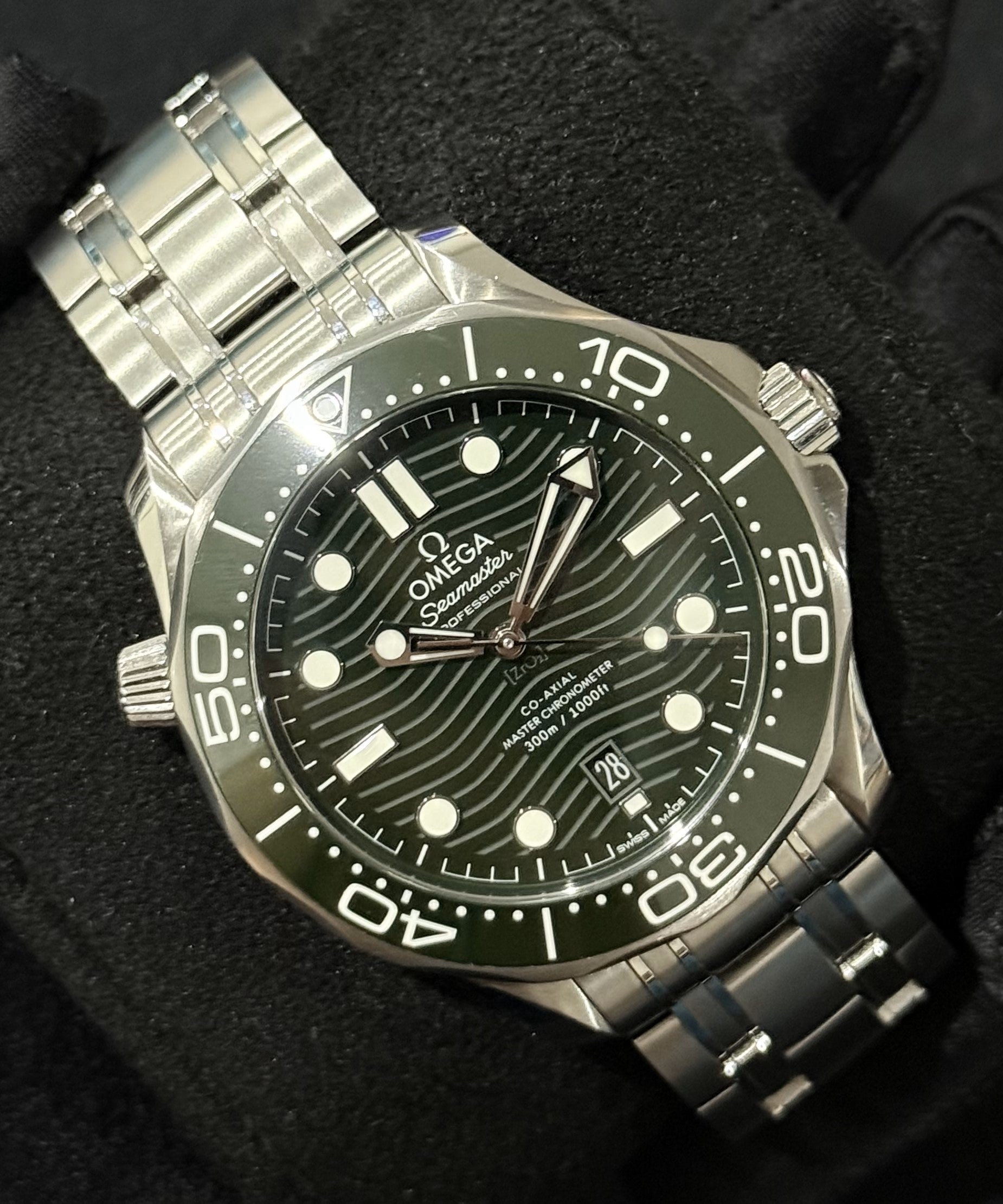 Omega Seamaster Diver 300m Green Dial 210.30.42.20.10.001 | 2022 | 42mm - Image 3