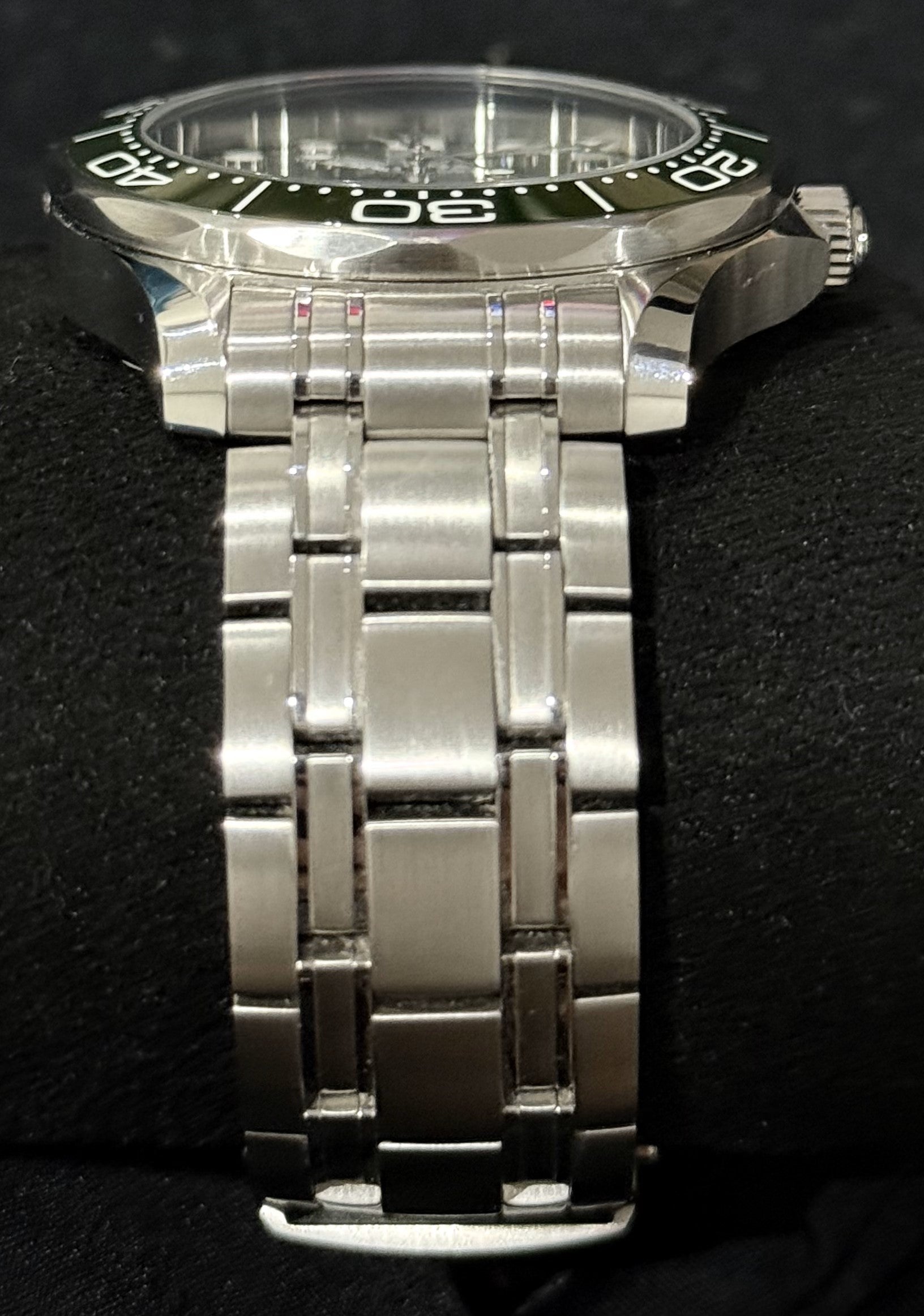 Omega Seamaster Diver 300m Green Dial 210.30.42.20.10.001 | 2022 | 42mm - Image 4