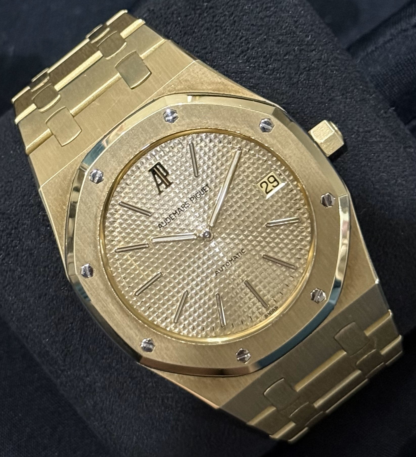 Audemars Piguet Royal Oak Jumbo 18ct Yellow Gold 5402 BA | 1978 | 39mm - Image 2