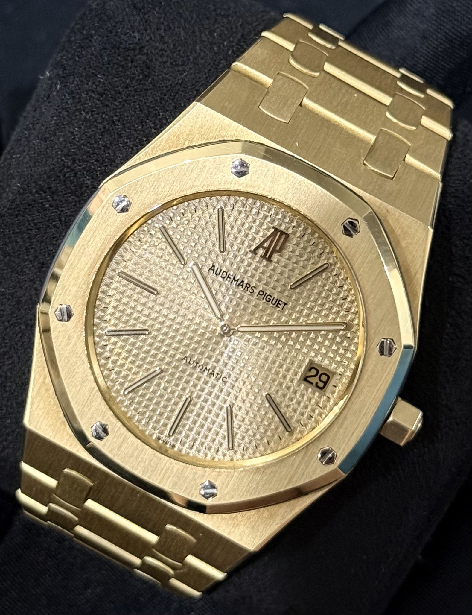 Audemars Piguet Royal Oak Jumbo 18ct Yellow Gold 5402 BA | 1978 | 39mm - Image 3