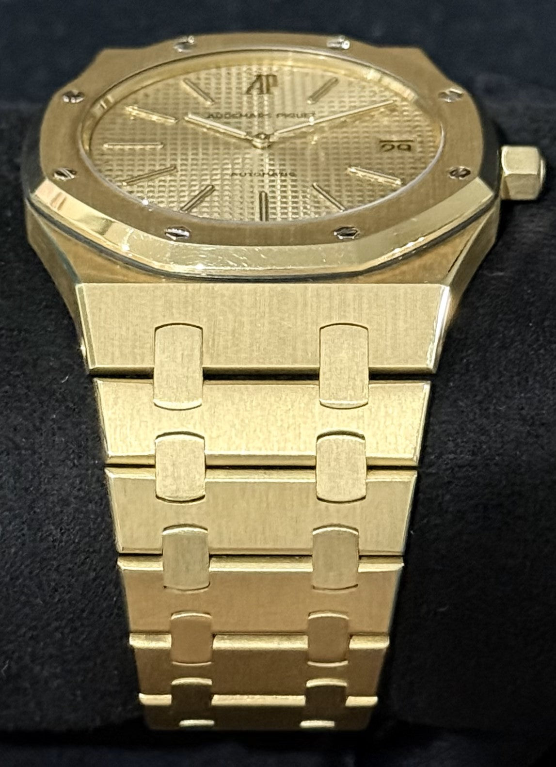 Audemars Piguet Royal Oak Jumbo 18ct Yellow Gold 5402 BA | 1978 | 39mm - Image 4