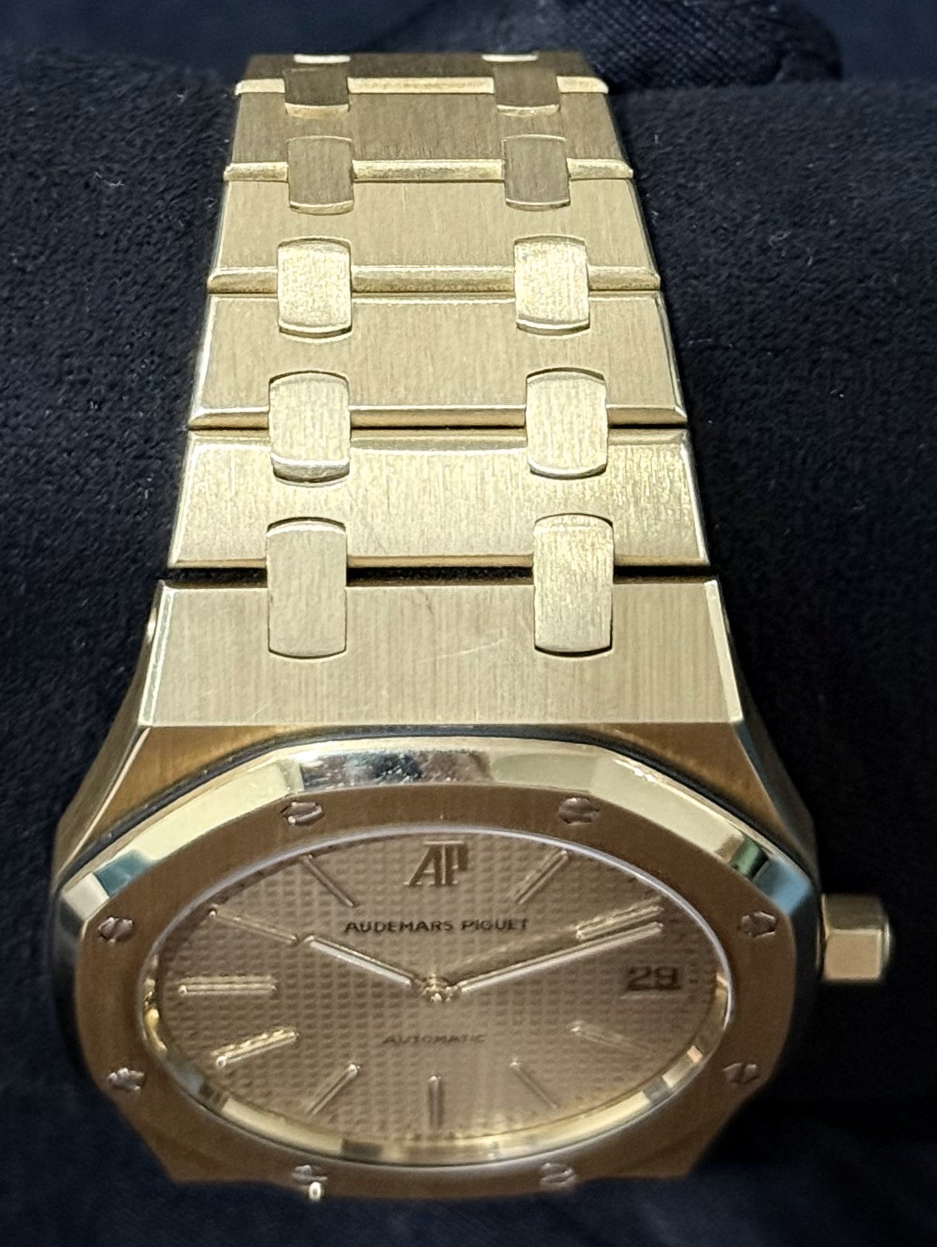 Audemars Piguet Royal Oak Jumbo 18ct Yellow Gold 5402 BA | 1978 | 39mm - Image 5