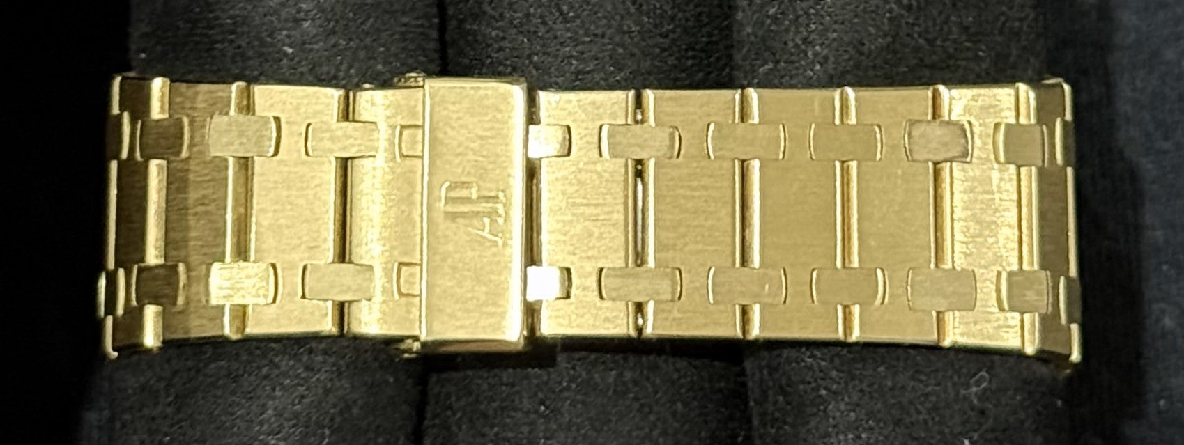 Audemars Piguet Royal Oak Jumbo 18ct Yellow Gold 5402 BA | 1978 | 39mm - Image 6