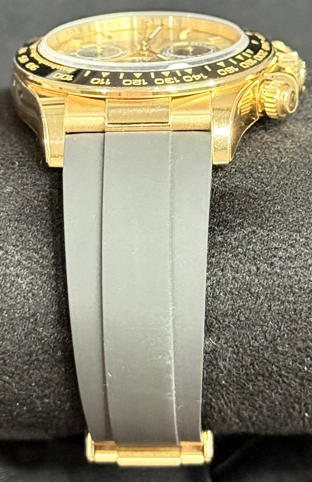 Rolex Cosmograph Daytona Yellow Gold 'Pikachu' Gold Dial with Black Sub-Dials Oysterflex 126518LN | 2025 | 40mm - Image 4