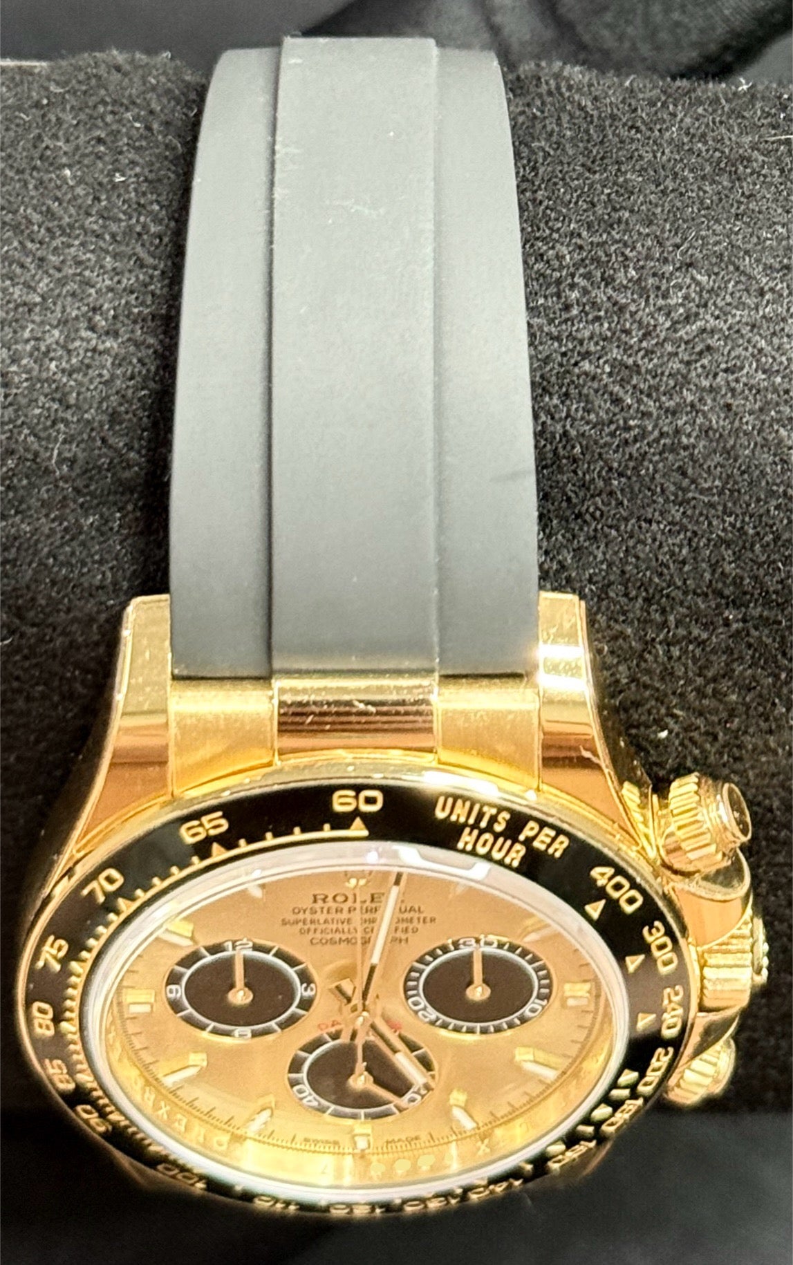 Rolex Cosmograph Daytona Yellow Gold 'Pikachu' Gold Dial with Black Sub-Dials Oysterflex 126518LN | 2025 | 40mm - Image 5