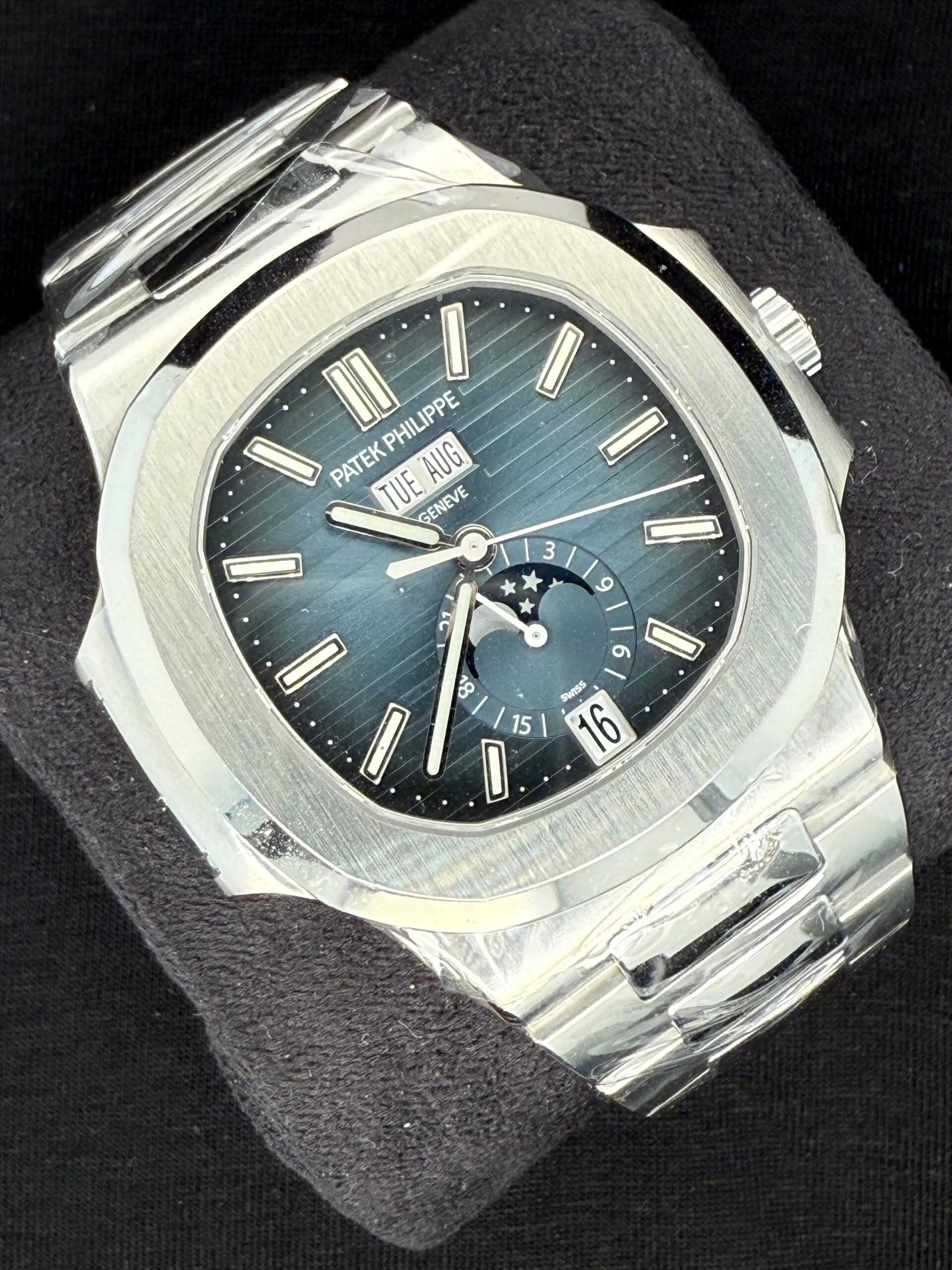 Patek Philippe Nautilus Annual Calendar Blue Dial Stainless Steel 5726/1A-014 | 2025 | 40.5mm - Image 2