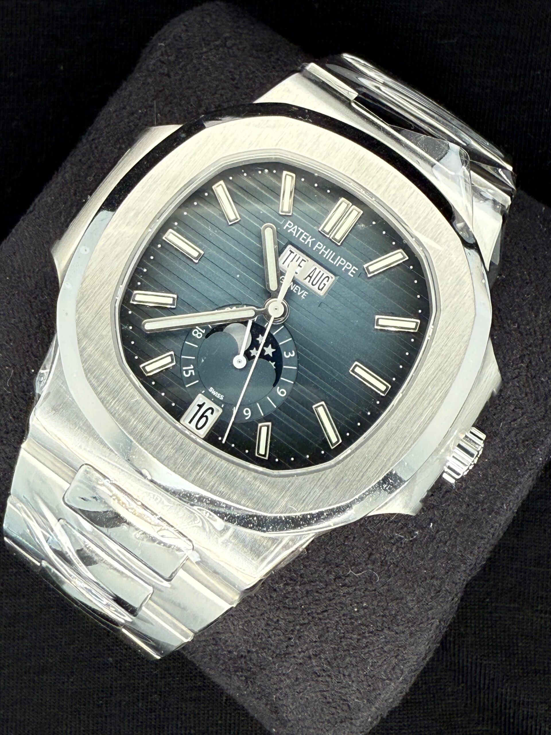 Patek Philippe Nautilus Annual Calendar Blue Dial Stainless Steel 5726/1A-014 | 2025 | 40.5mm - Image 3