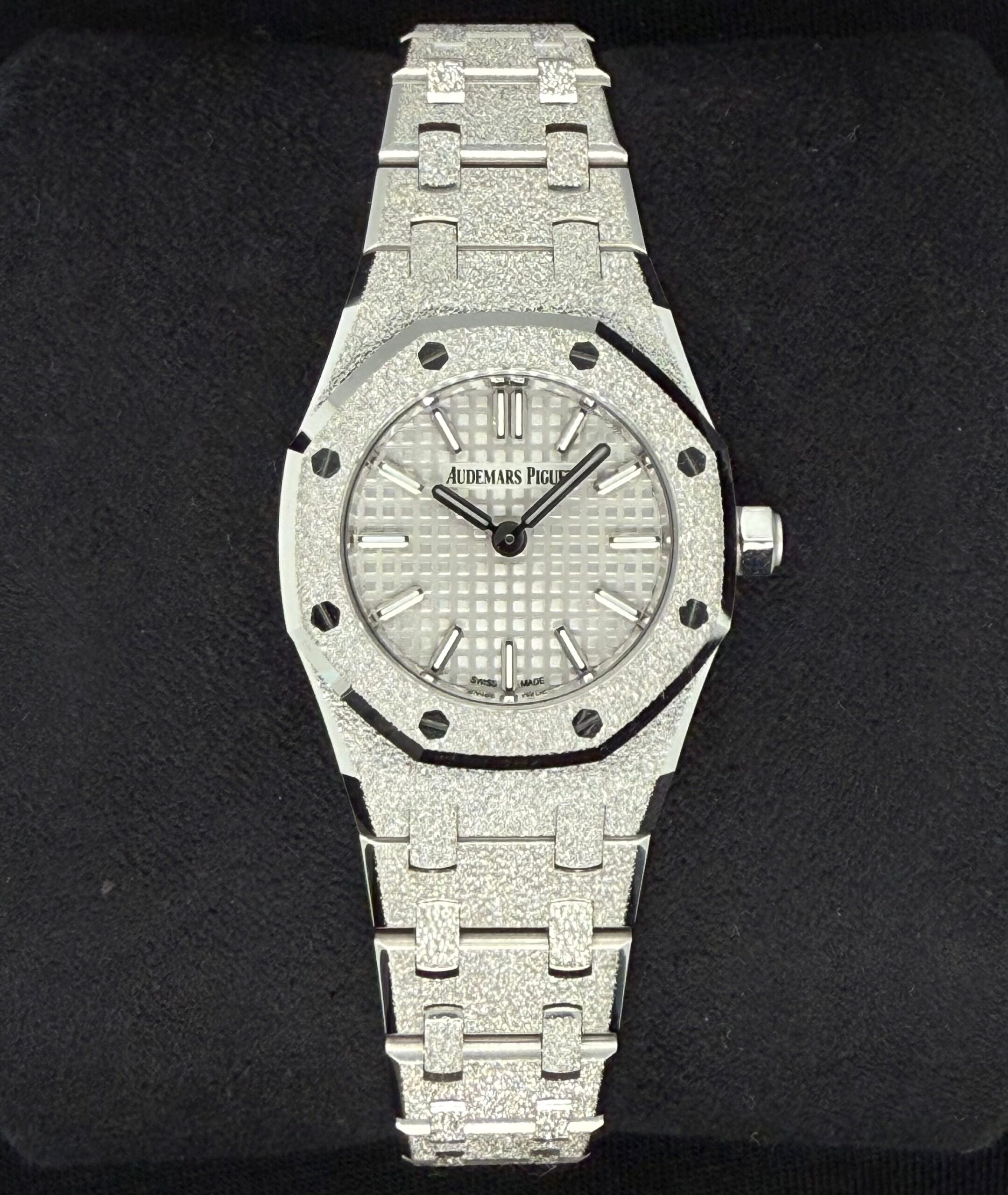 Audemars Piguet Royal Oak Lady Frosted Mini 67653BC | 2025 | 28mm