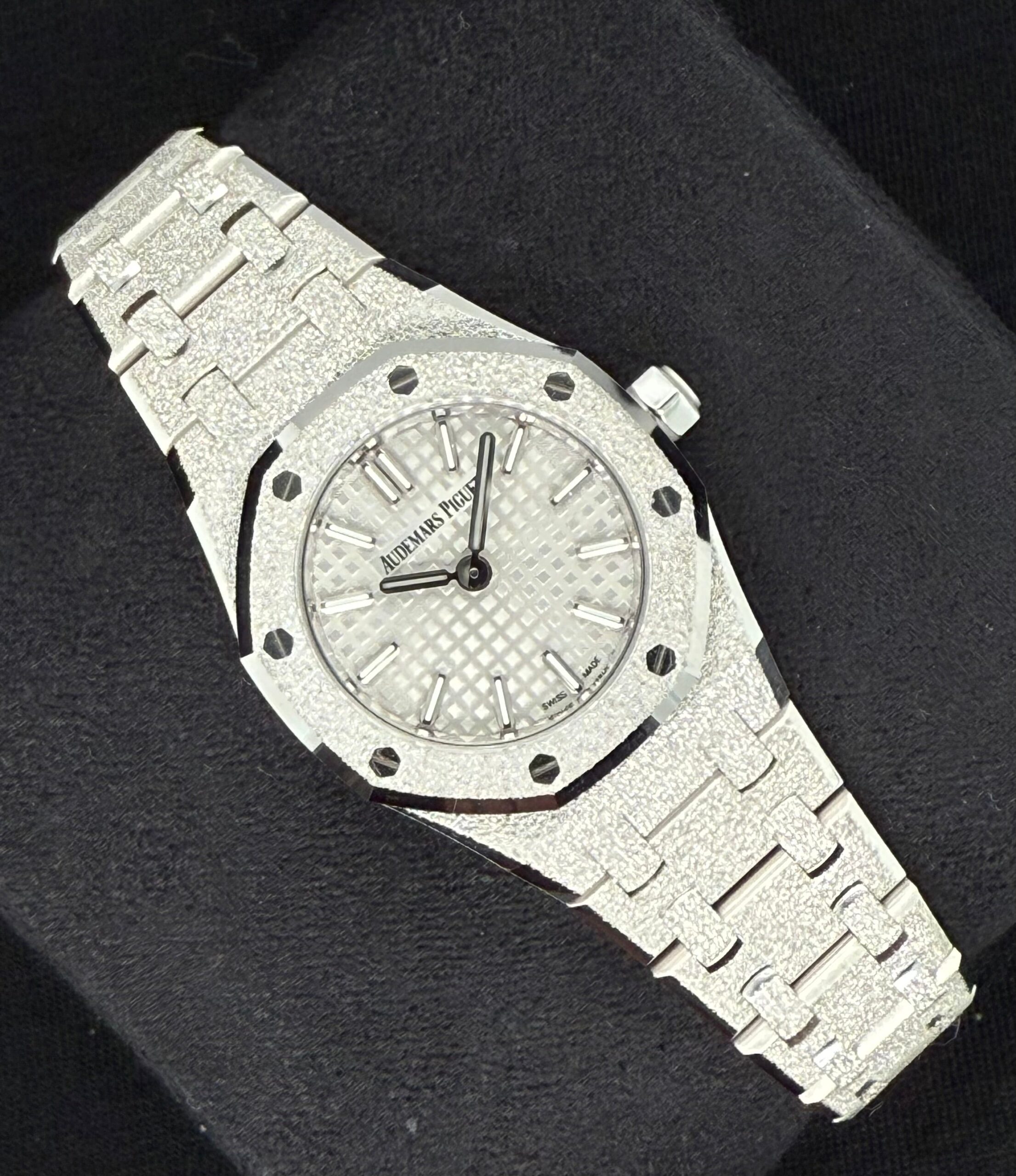 Audemars Piguet Royal Oak Lady Frosted Mini 67653BC | 2025 | 28mm - Image 2