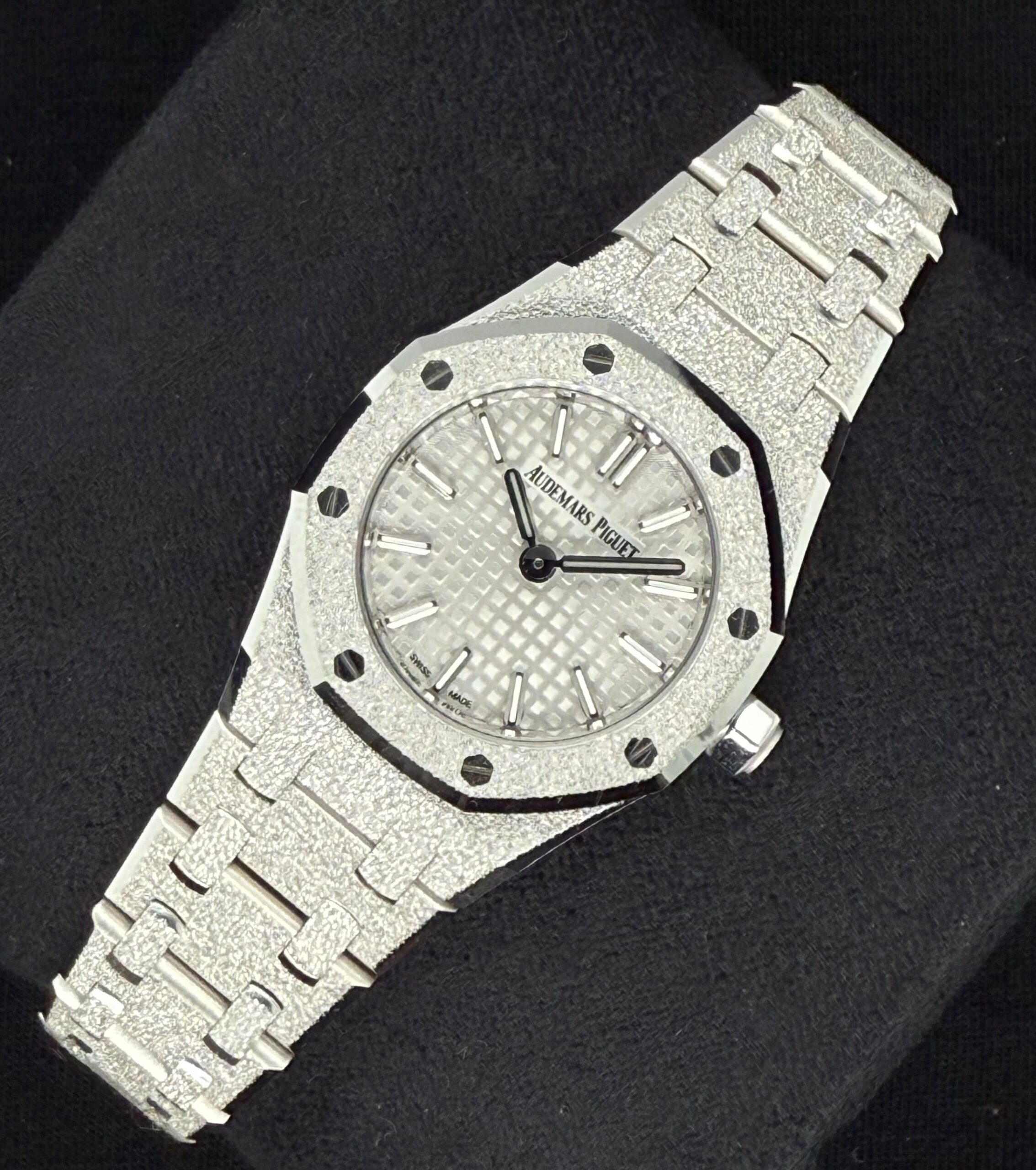 Audemars Piguet Royal Oak Lady Frosted Mini 67653BC | 2025 | 28mm - Image 3