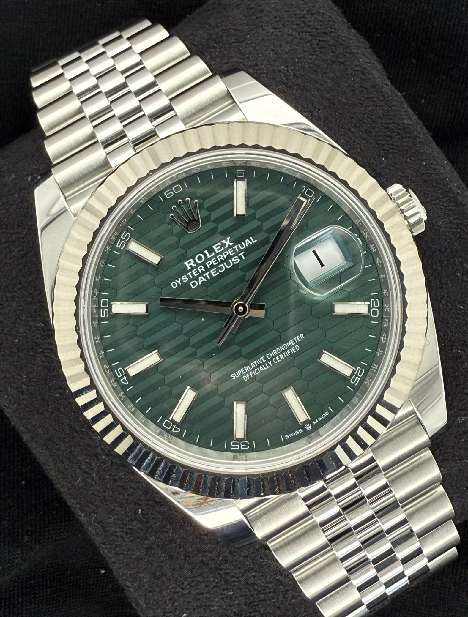 Rolex Datejust 41 Green Motif Dial Fluted Bezel Jubilee Stainless Steel 126334 | 2024 | 41mm - Image 2