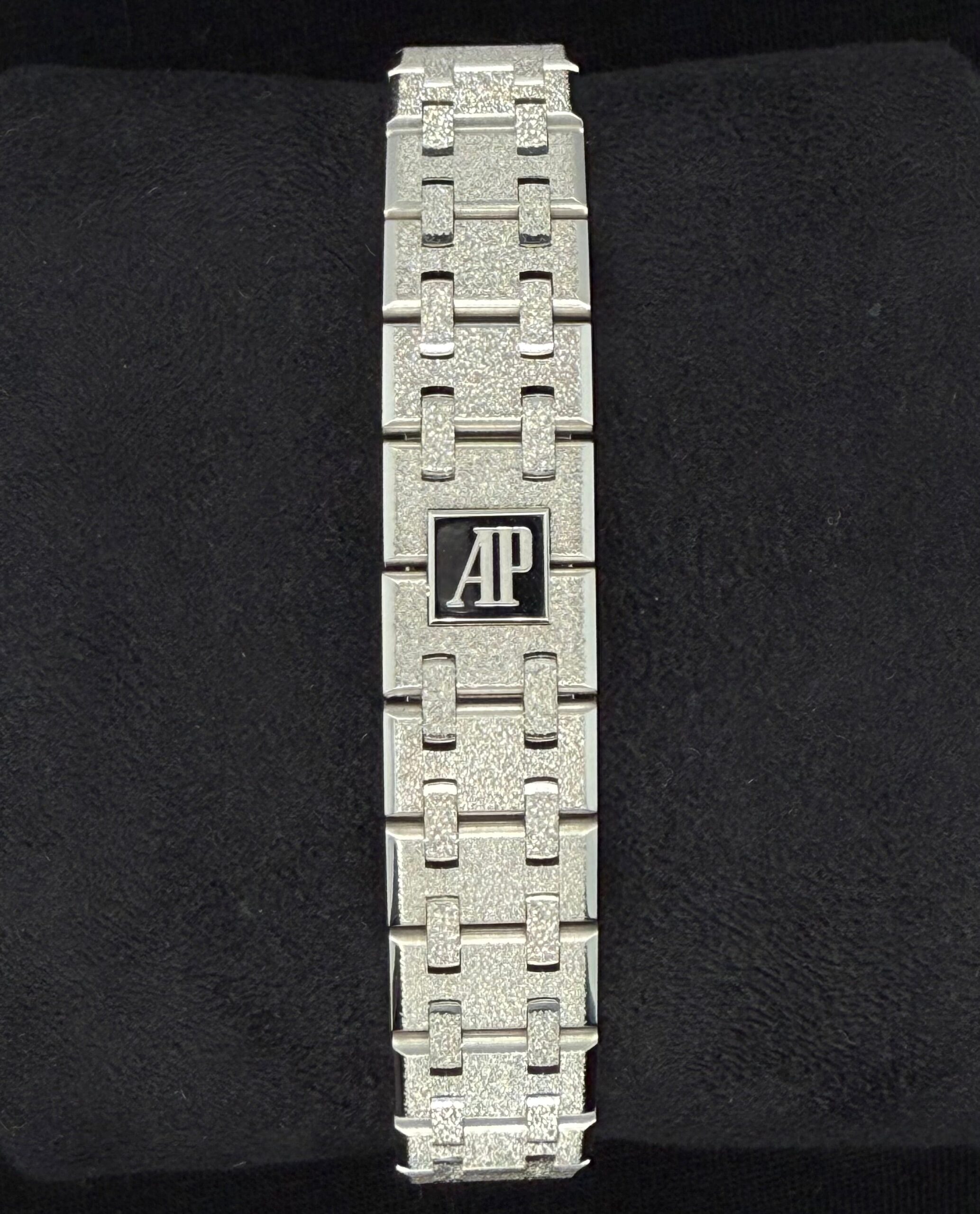 Audemars Piguet Royal Oak Lady Frosted Mini 67653BC | 2025 | 28mm - Image 6