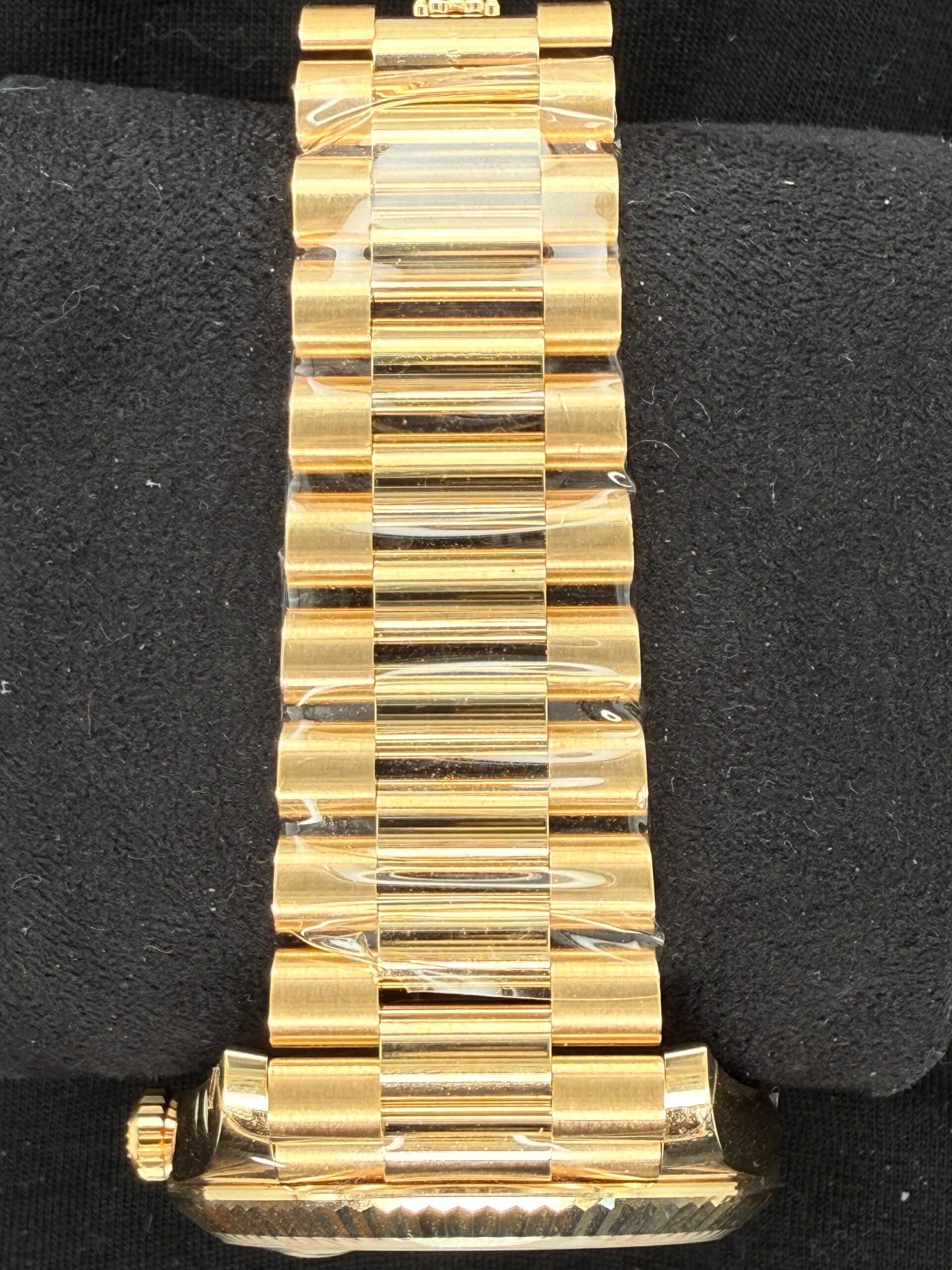 Rolex Day-Date 40 Yellow Gold Mother of Pearl ‘MOP’ Baguette Diamond Dial 228238 | 2025 | 40mm - Image 4