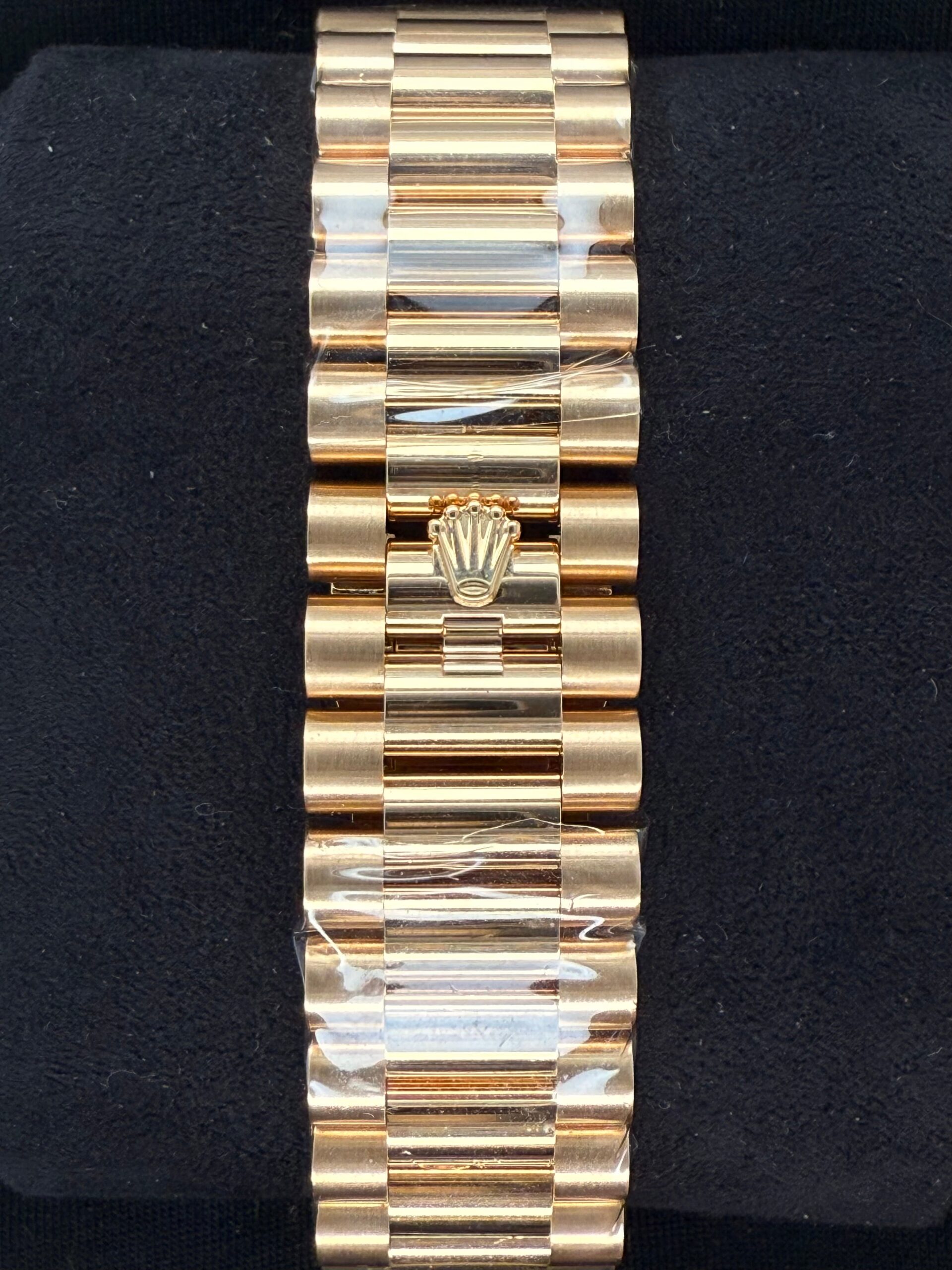 Rolex Day-Date 40 Yellow Gold Mother of Pearl ‘MOP’ Baguette Diamond Dial 228238 | 2025 | 40mm - Image 6
