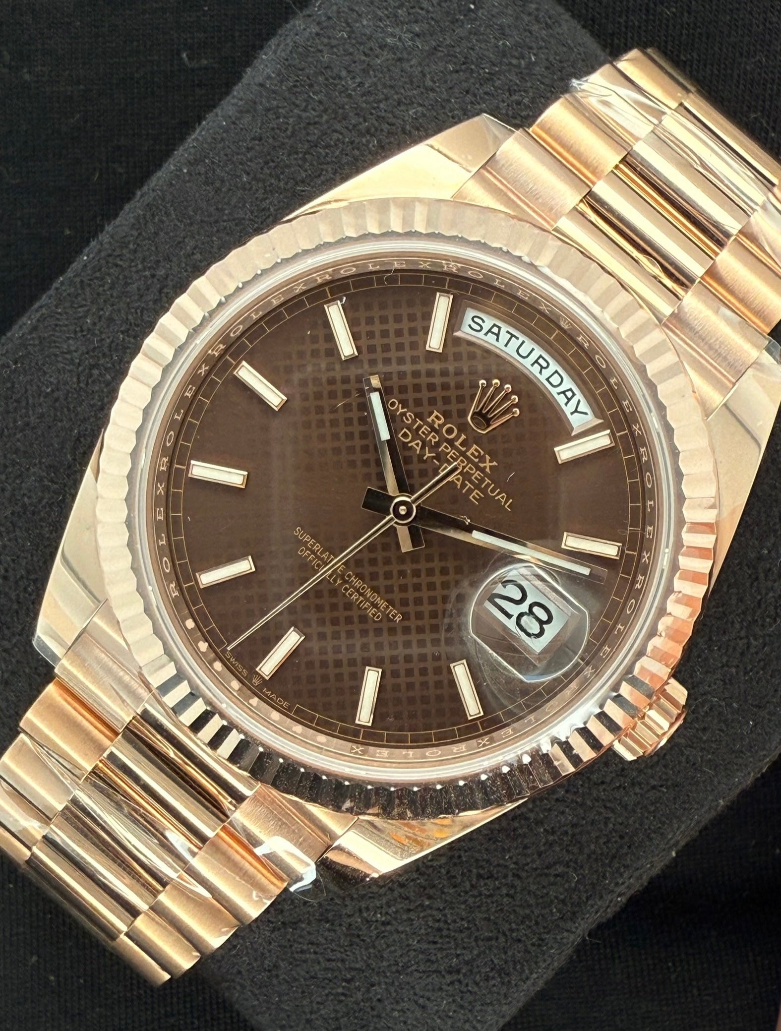 Rolex Day-Date 40 Everose Gold Chocolate Motif Brown Dial 228235 | 2023 | 40mm - Image 3