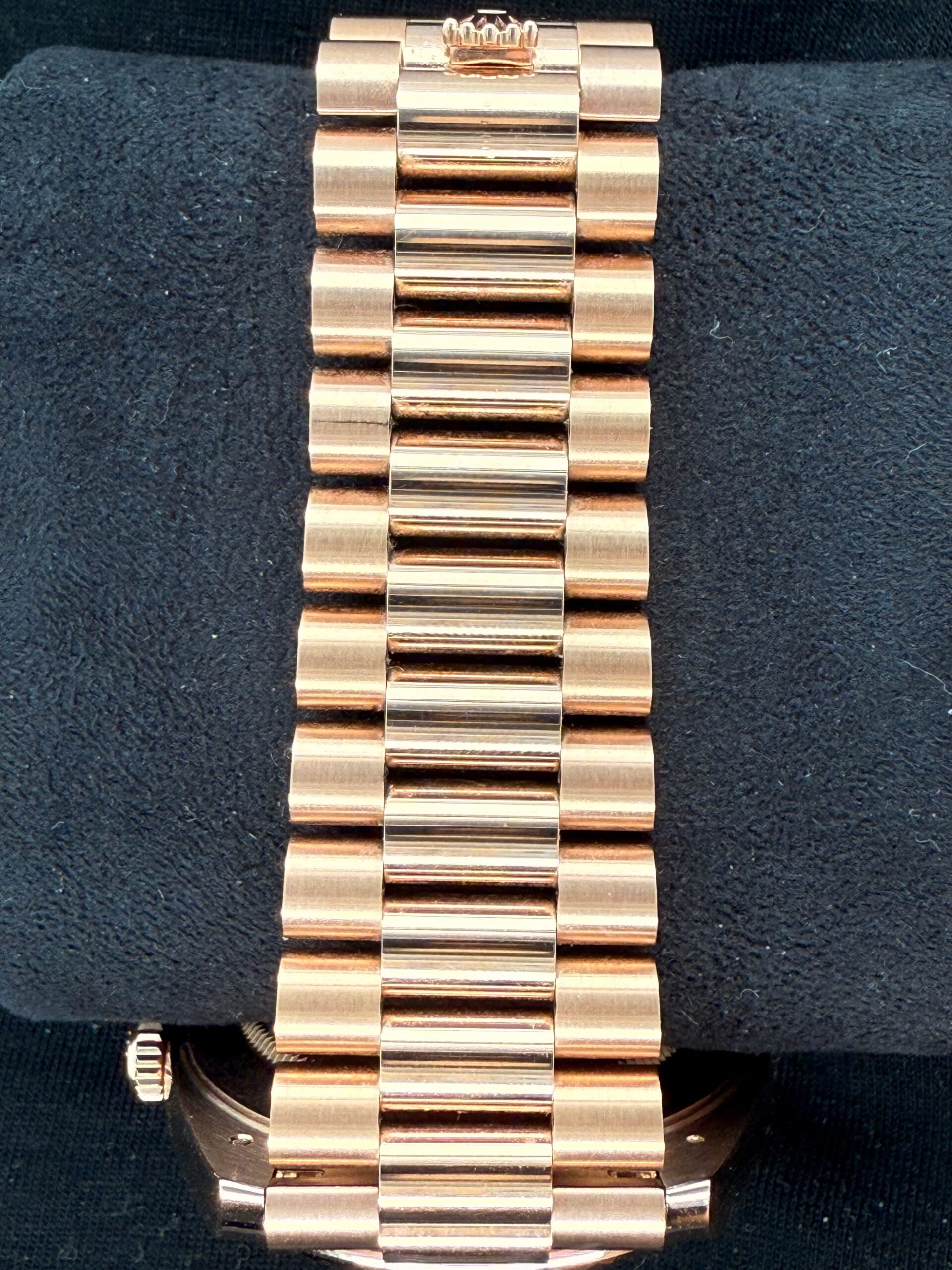 Rolex Day-Date 40 Everose Gold Chocolate Baguette Diamond Dial 228235 | 2023 | 40mm - Image 4