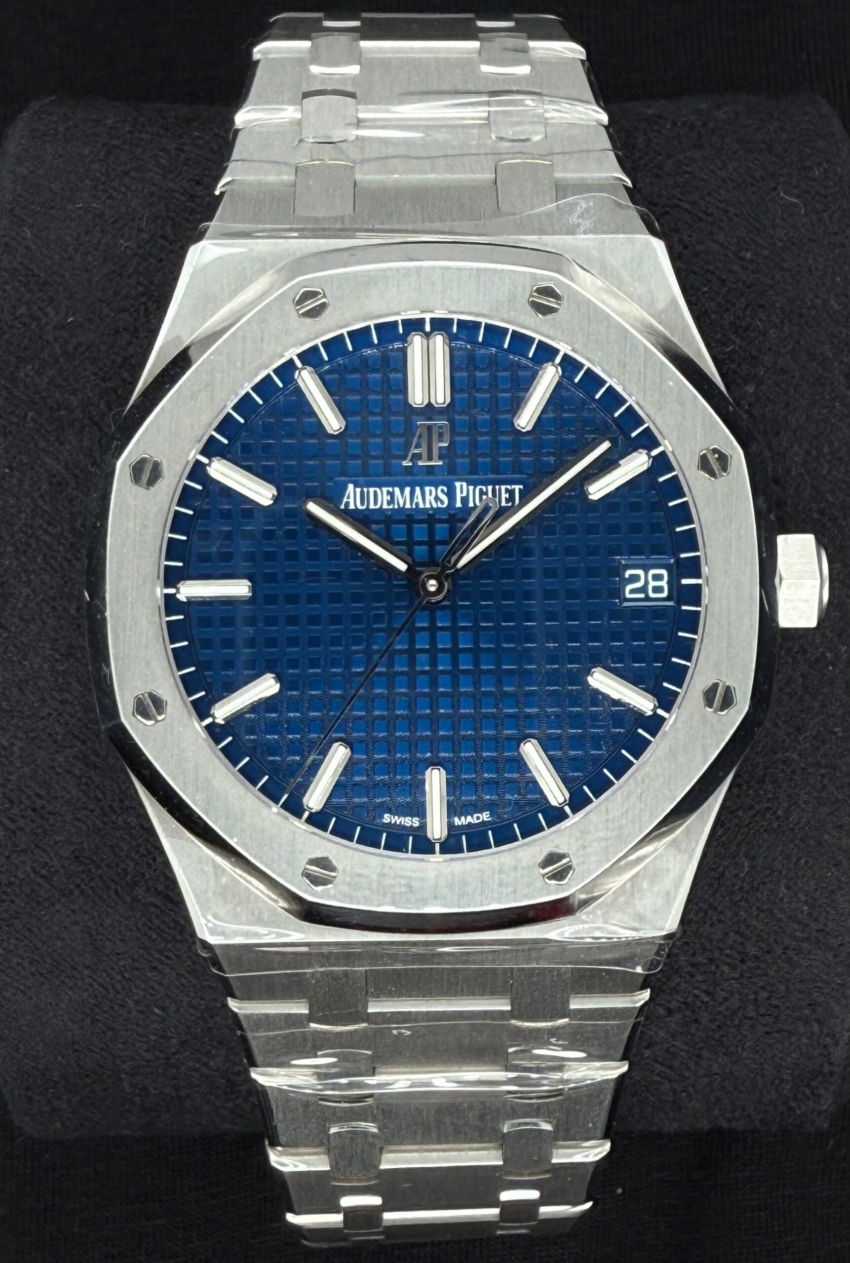 Audemars Piguet Royal Oak 18KT White Gold Blue Dial Limited Edition 1/300 15503BC | 2021 | 41mm