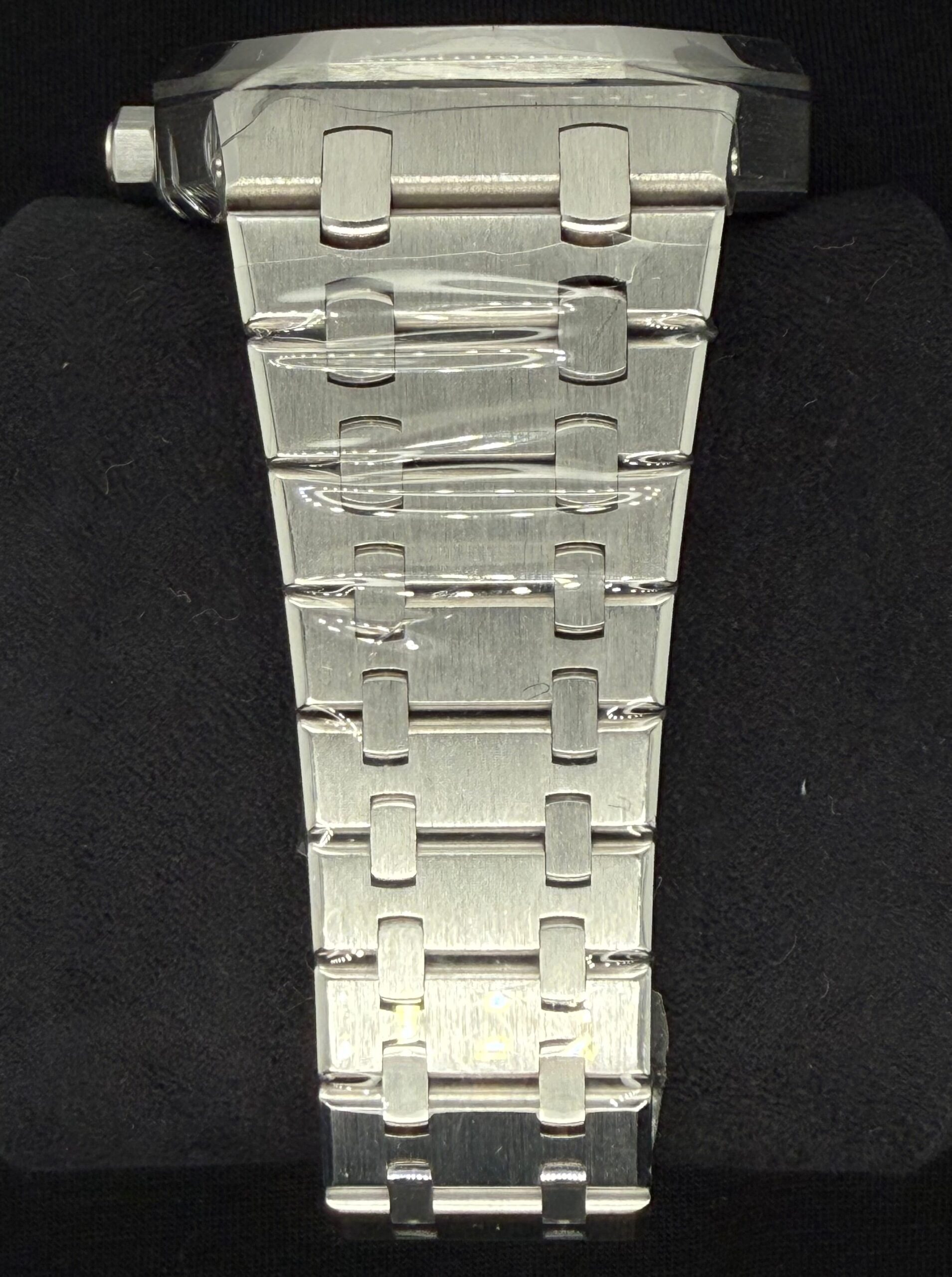 Audemars Piguet Royal Oak 18KT White Gold Blue Dial Limited Edition 1/300 15503BC | 2021 | 41mm - Image 4