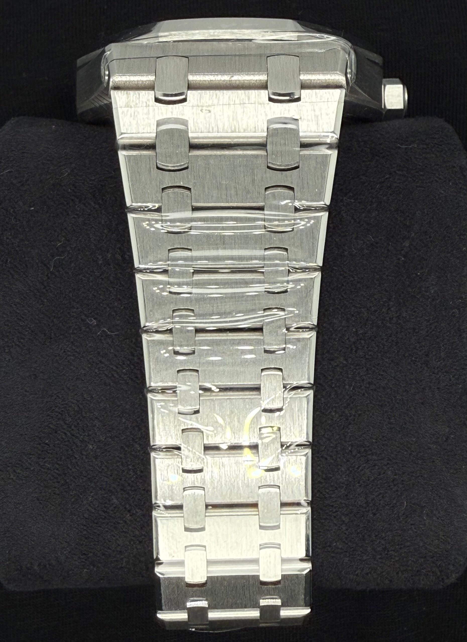 Audemars Piguet Royal Oak 18KT White Gold Blue Dial Limited Edition 1/300 15503BC | 2021 | 41mm - Image 5