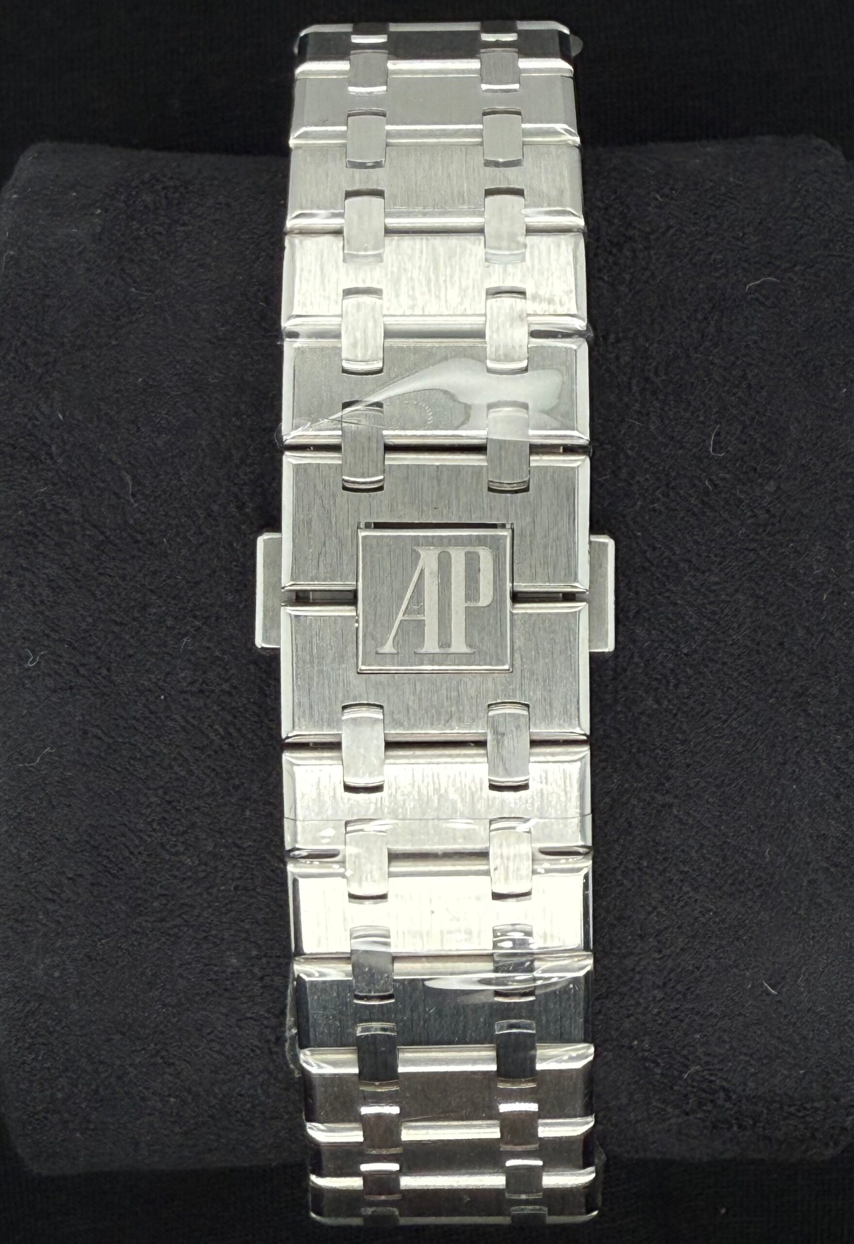 Audemars Piguet Royal Oak 18KT White Gold Blue Dial Limited Edition 1/300 15503BC | 2021 | 41mm - Image 6