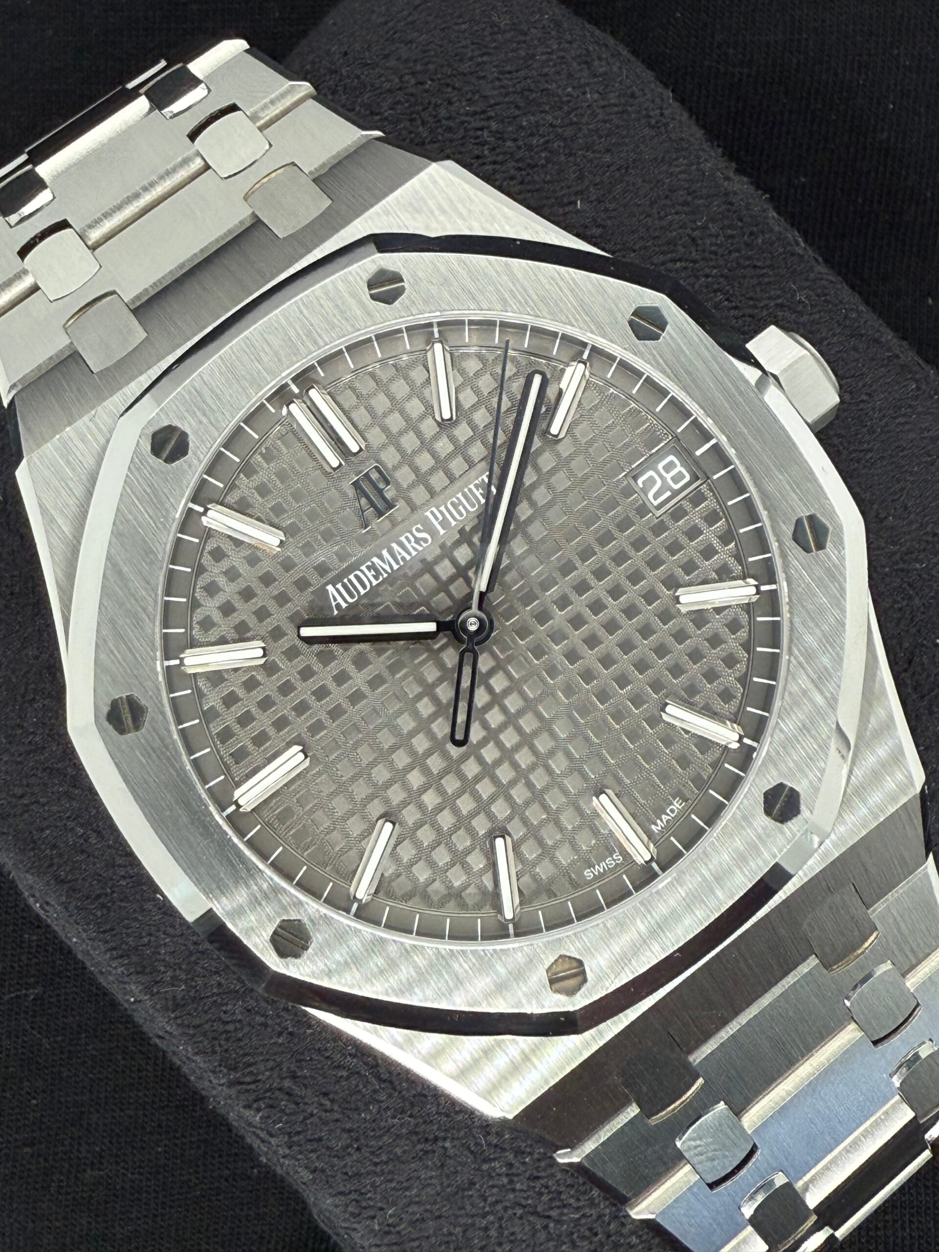 Audemars Piguet Royal Oak Slate Grey Dial 15500ST.OO.1220ST.02 | 2020 | 41MM - Image 2