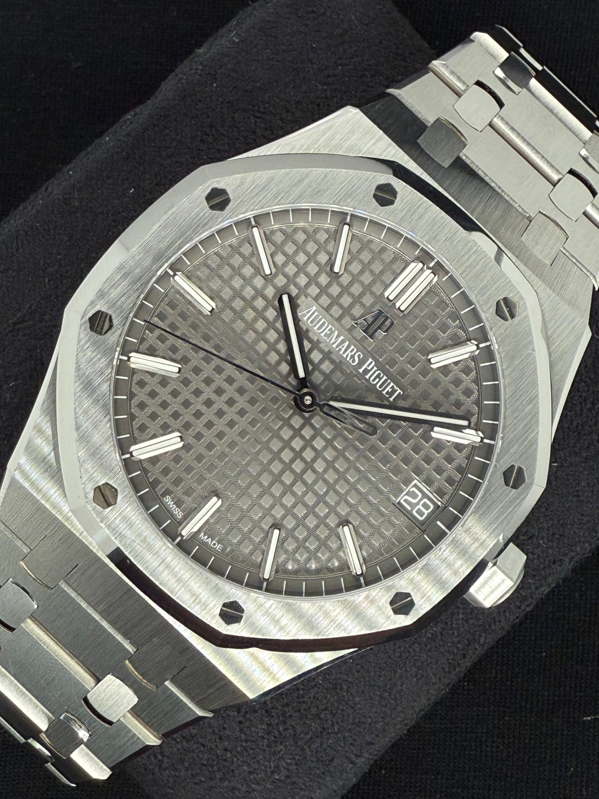 Audemars Piguet Royal Oak Slate Grey Dial 15500ST.OO.1220ST.02 | 2020 | 41MM - Image 3