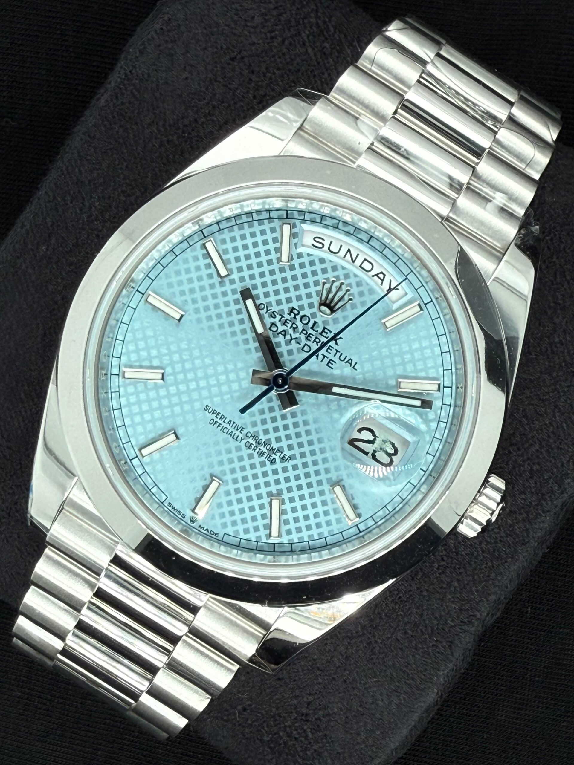 Rolex Day-Date 40 Platinum Ice Blue Motif Dial 228206 | 2021 | 40mm - Image 3