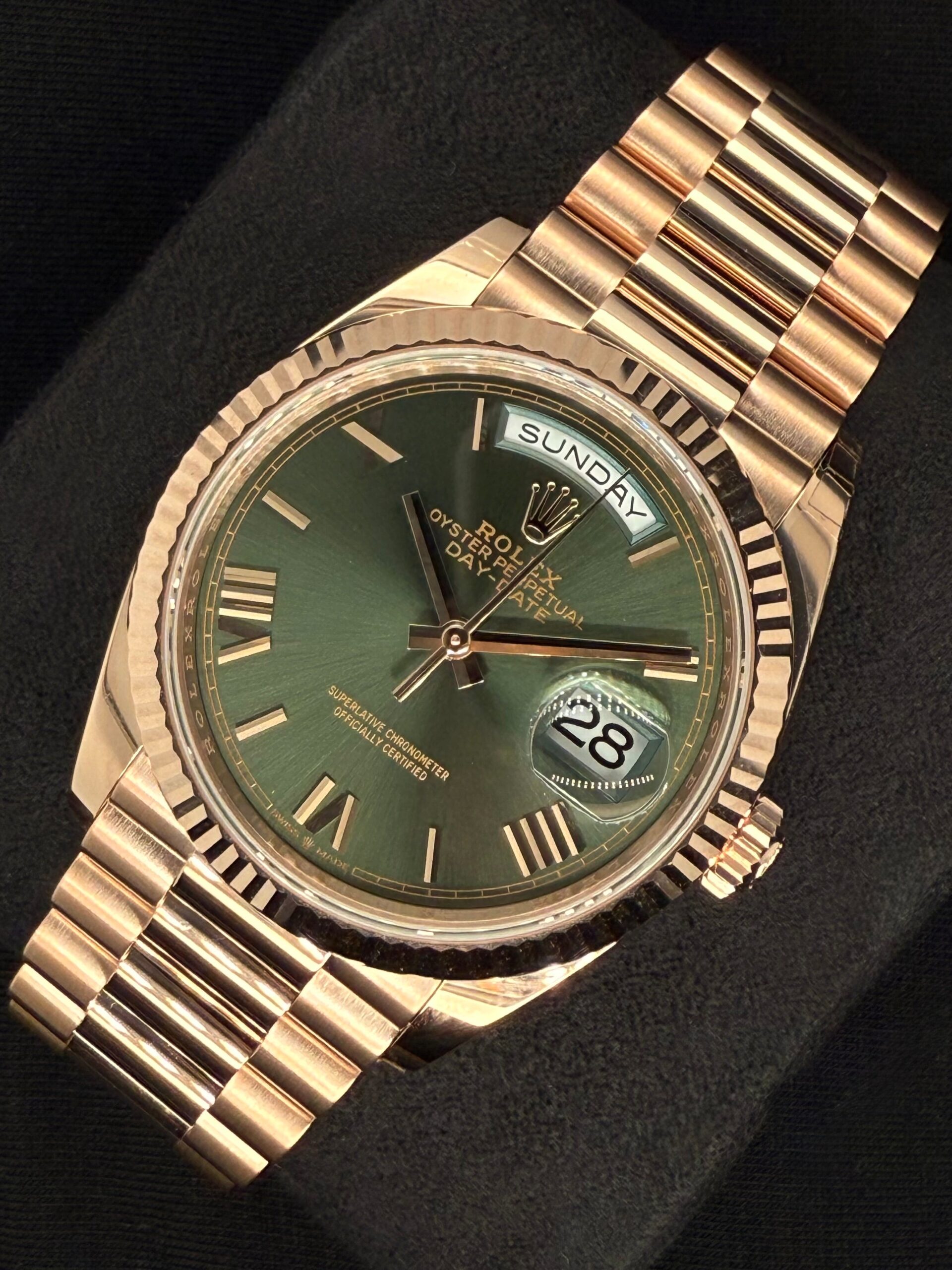 Rolex Day-Date 36 Olive Green Roman Everose Gold 128235 | 2025 | 36mm - Image 3