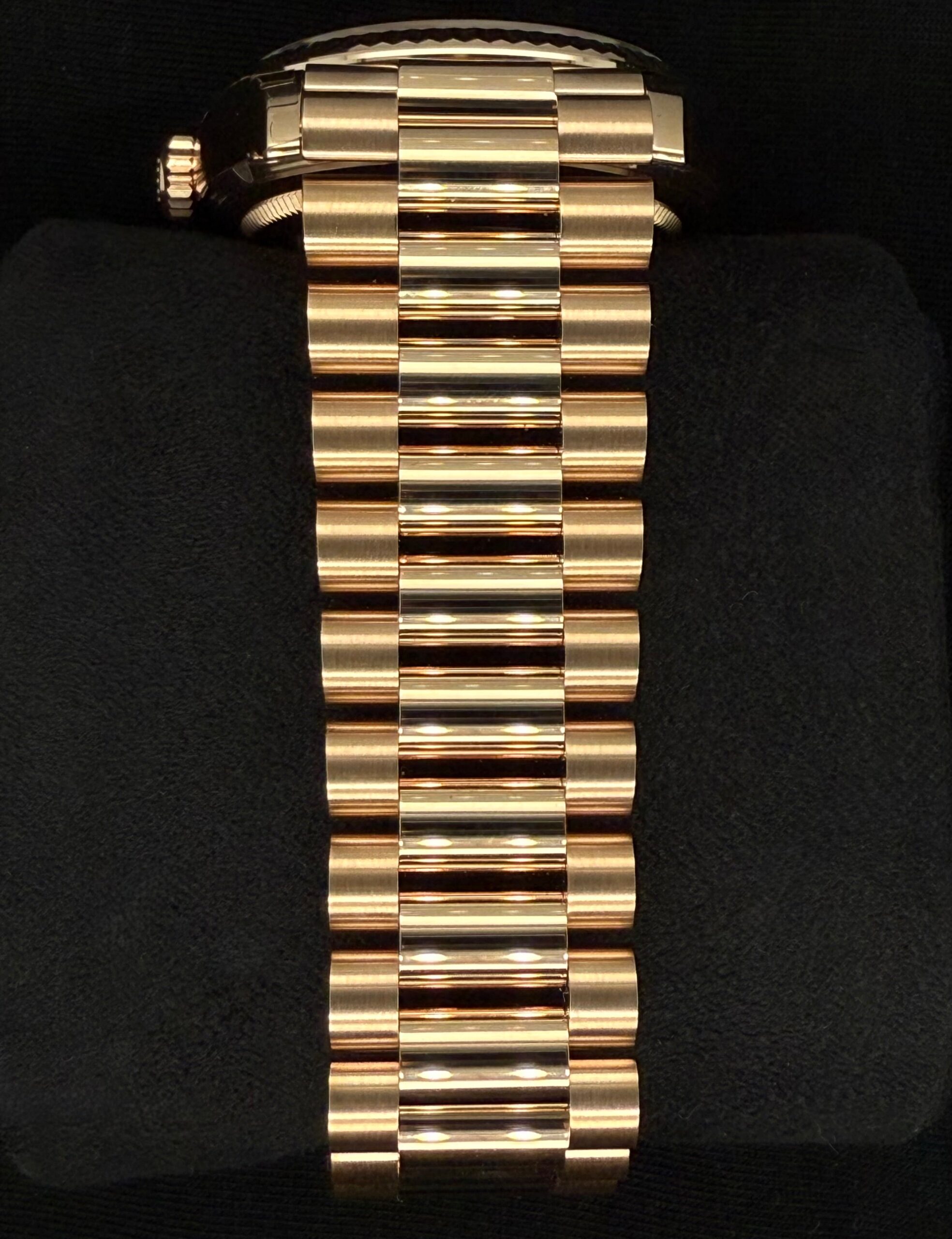 Rolex Day-Date 36 Olive Green Roman Everose Gold 128235 | 2025 | 36mm - Image 4