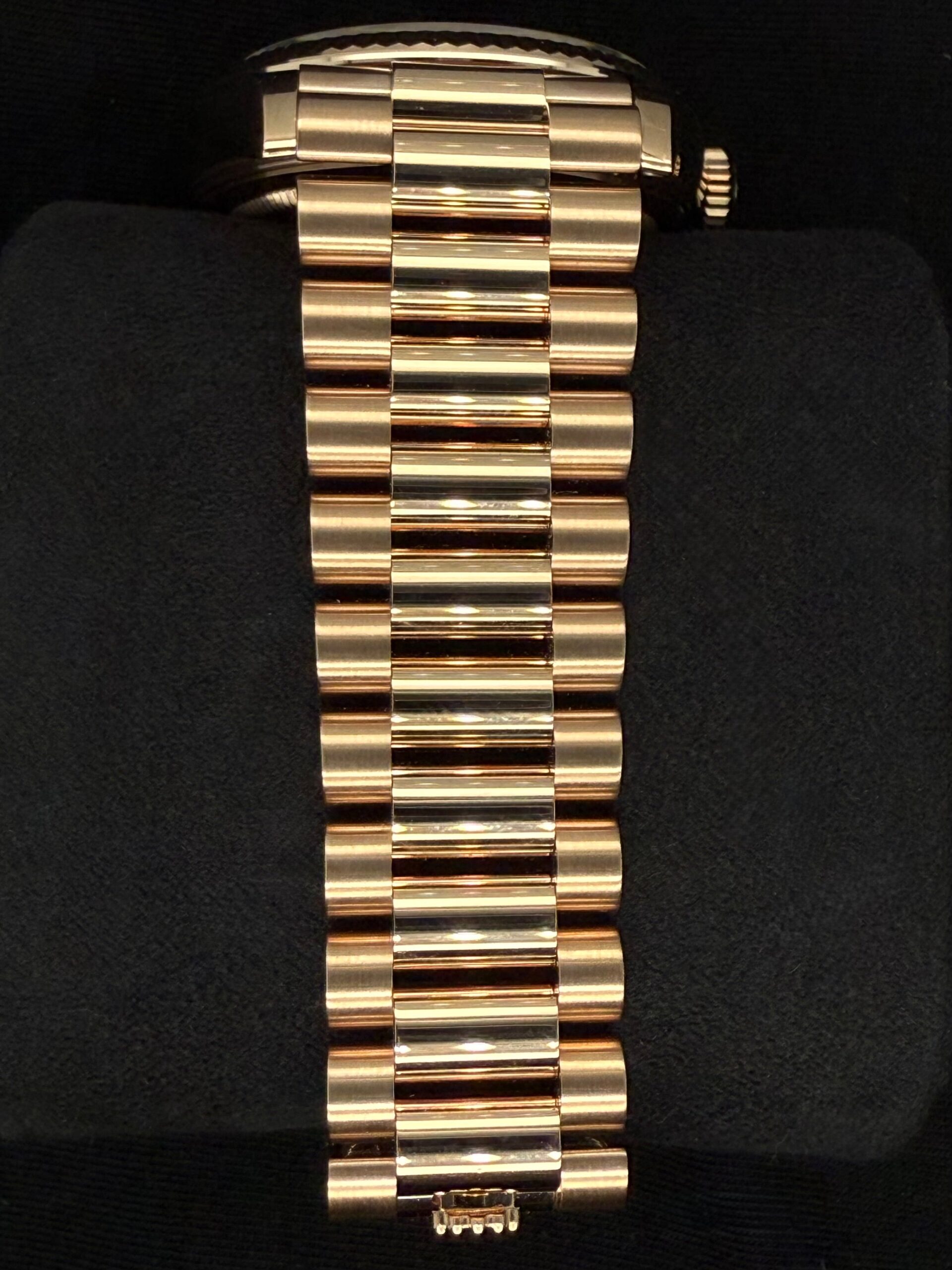 Rolex Day-Date 36 Olive Green Roman Everose Gold 128235 | 2025 | 36mm - Image 5