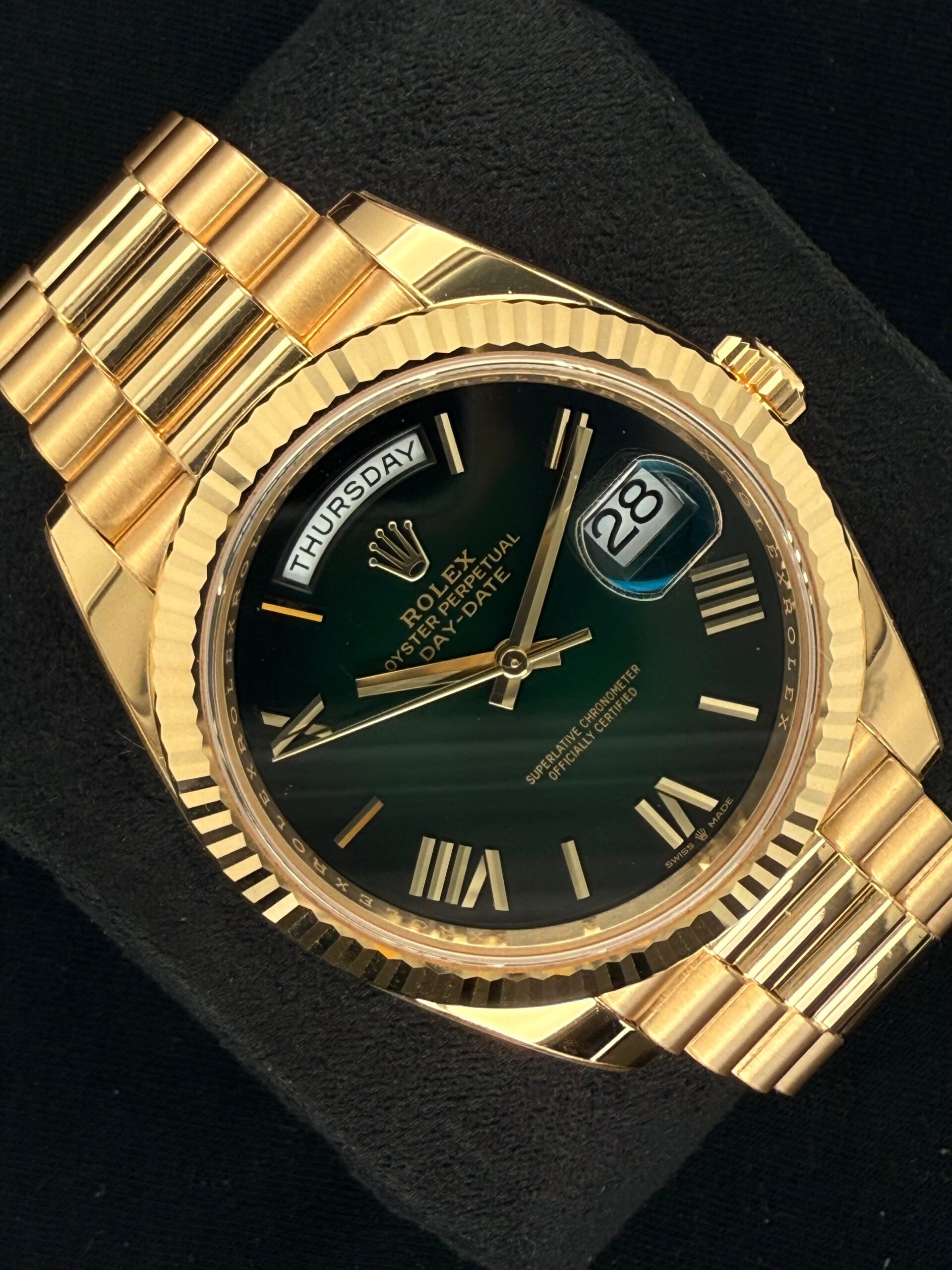 Rolex Day-Date 40 18ct Yellow Gold Fluted President Green Ombré Dial 228238-0069 | 2025 | 40mm - Image 2