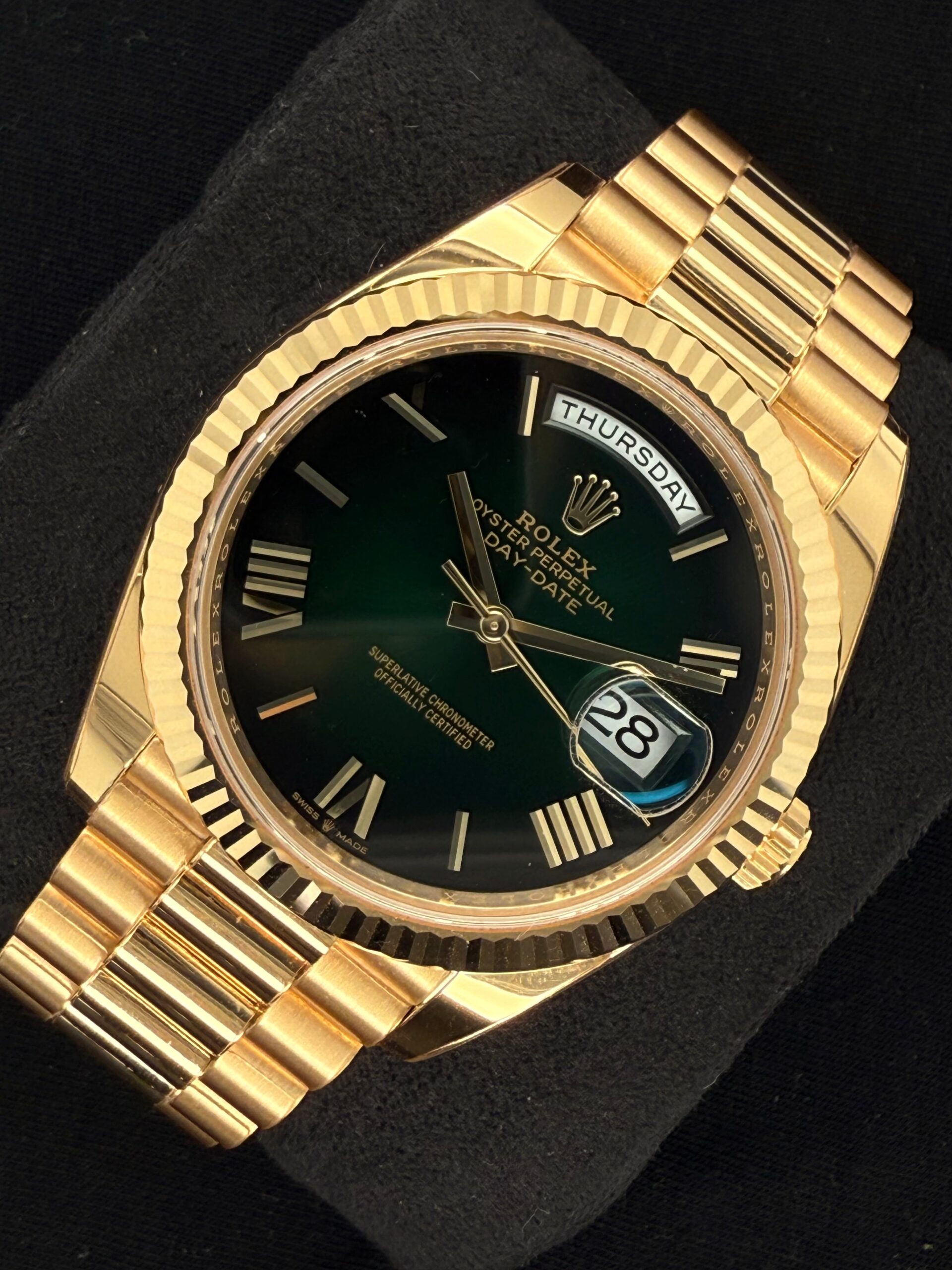 Rolex Day-Date 40 18ct Yellow Gold Fluted President Green Ombré Dial 228238-0069 | 2025 | 40mm - Image 3