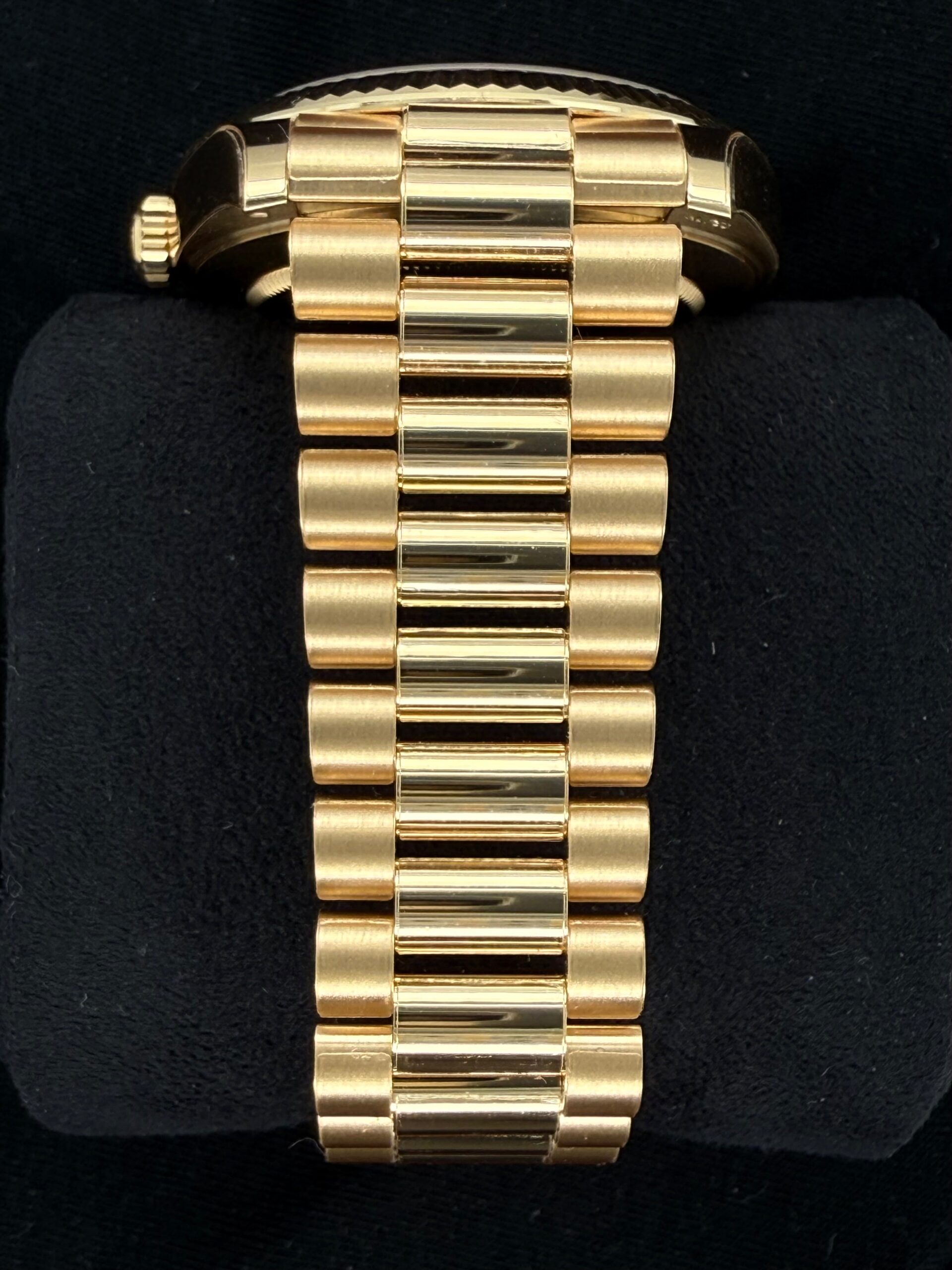 Rolex Day-Date 40 18ct Yellow Gold Fluted President Green Ombré Dial 228238-0069 | 2025 | 40mm - Image 4
