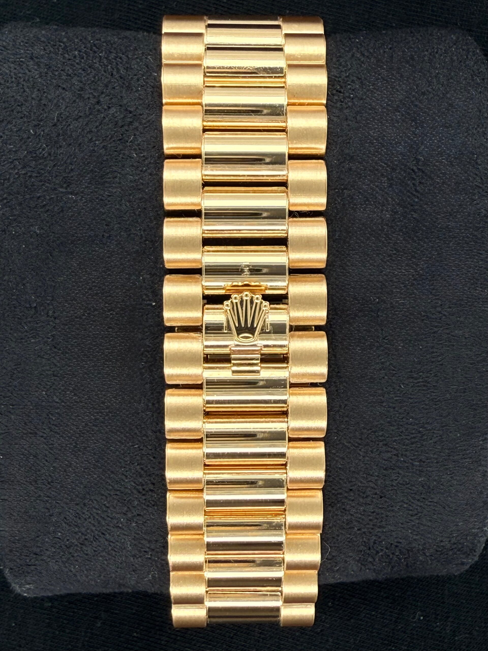 Rolex Day-Date 40 18ct Yellow Gold Fluted President Green Ombré Dial 228238-0069 | 2025 | 40mm - Image 6