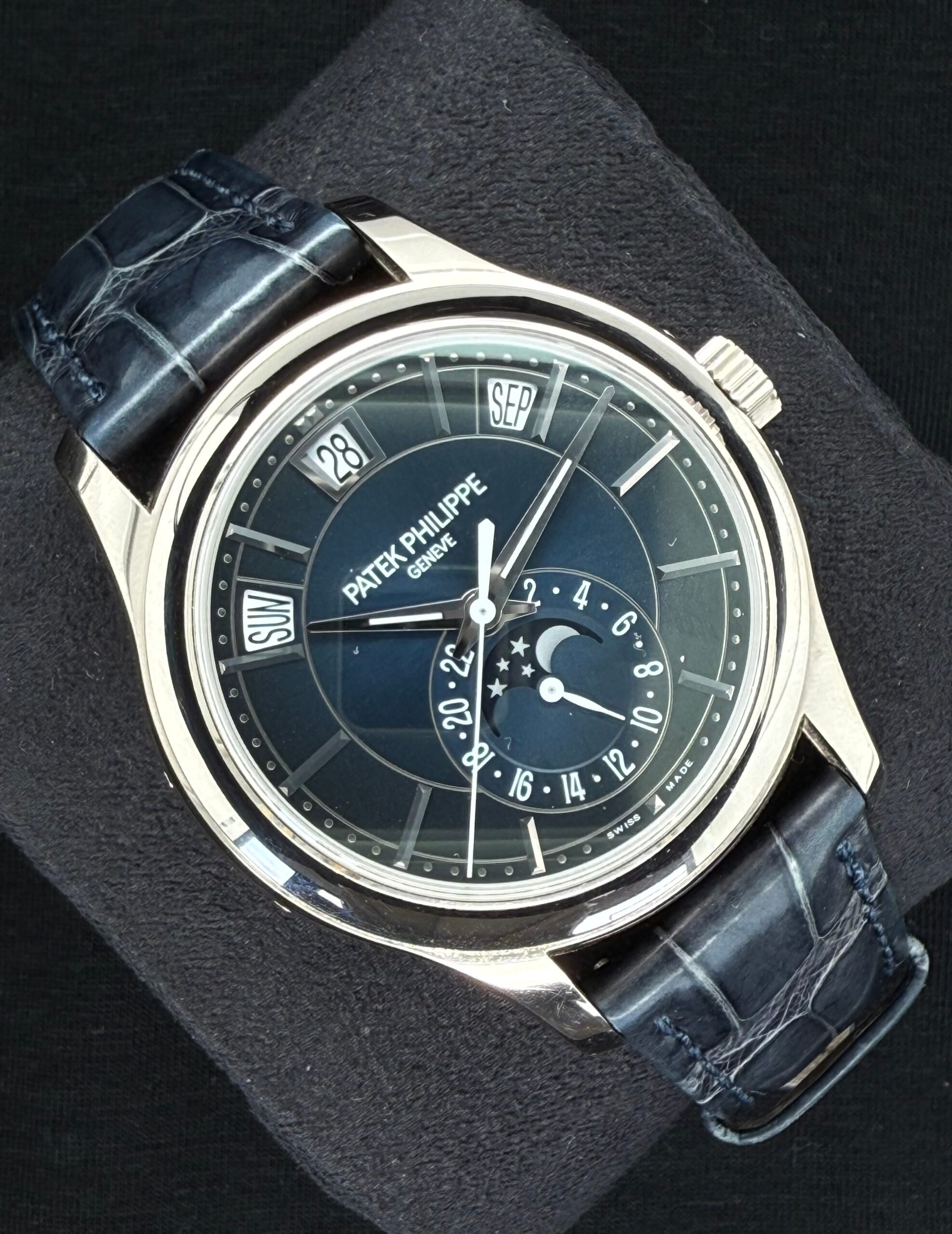 Patek Philippe Complications Annual Calendar 5205G-013 | 2022 | 40mm - Image 2