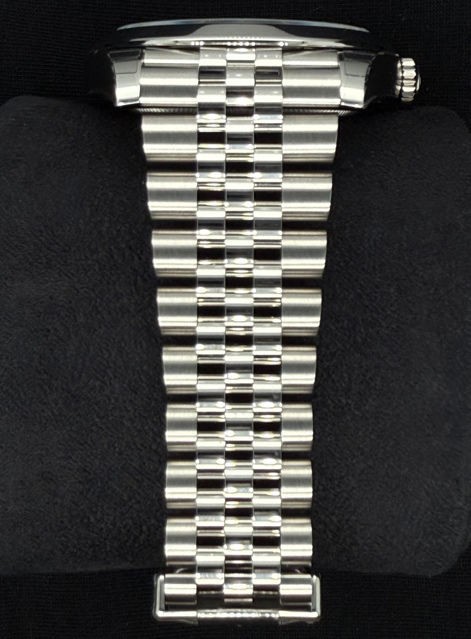 Rolex Datejust 41 Azzurro Blue Roman Dial Smooth Jubilee 126300 | 2025 | 41mm - Image 5