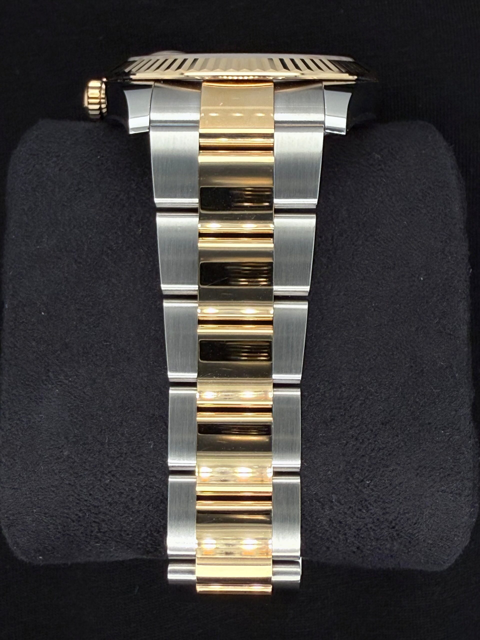 Rolex Datejust 41 Two Tone Yellow Gold with Black 'Sticks' Dial 126333 | 2022 | 41mm - Image 4